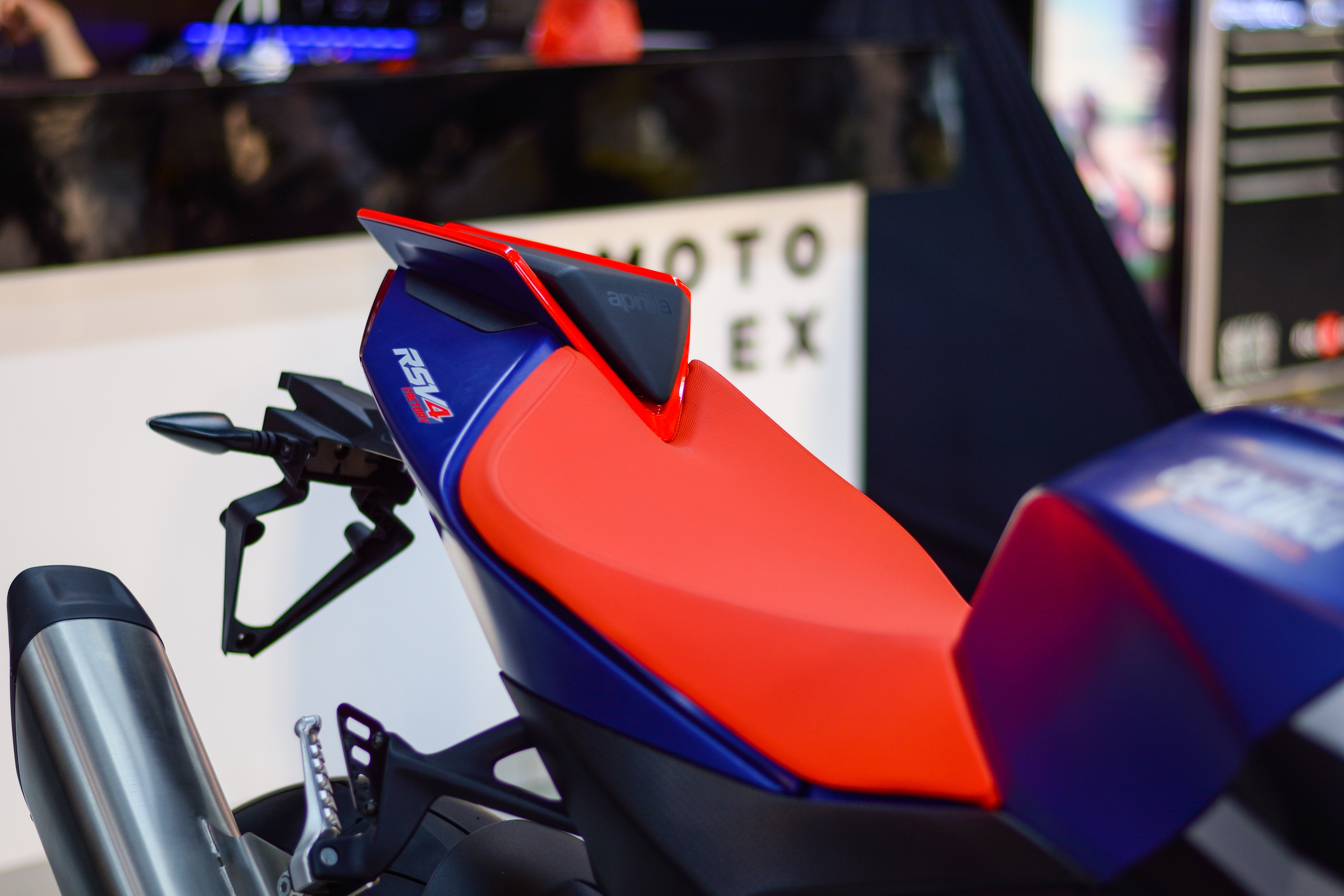 Can canh sieu moto Aprilia RSV4 Factory anh 8