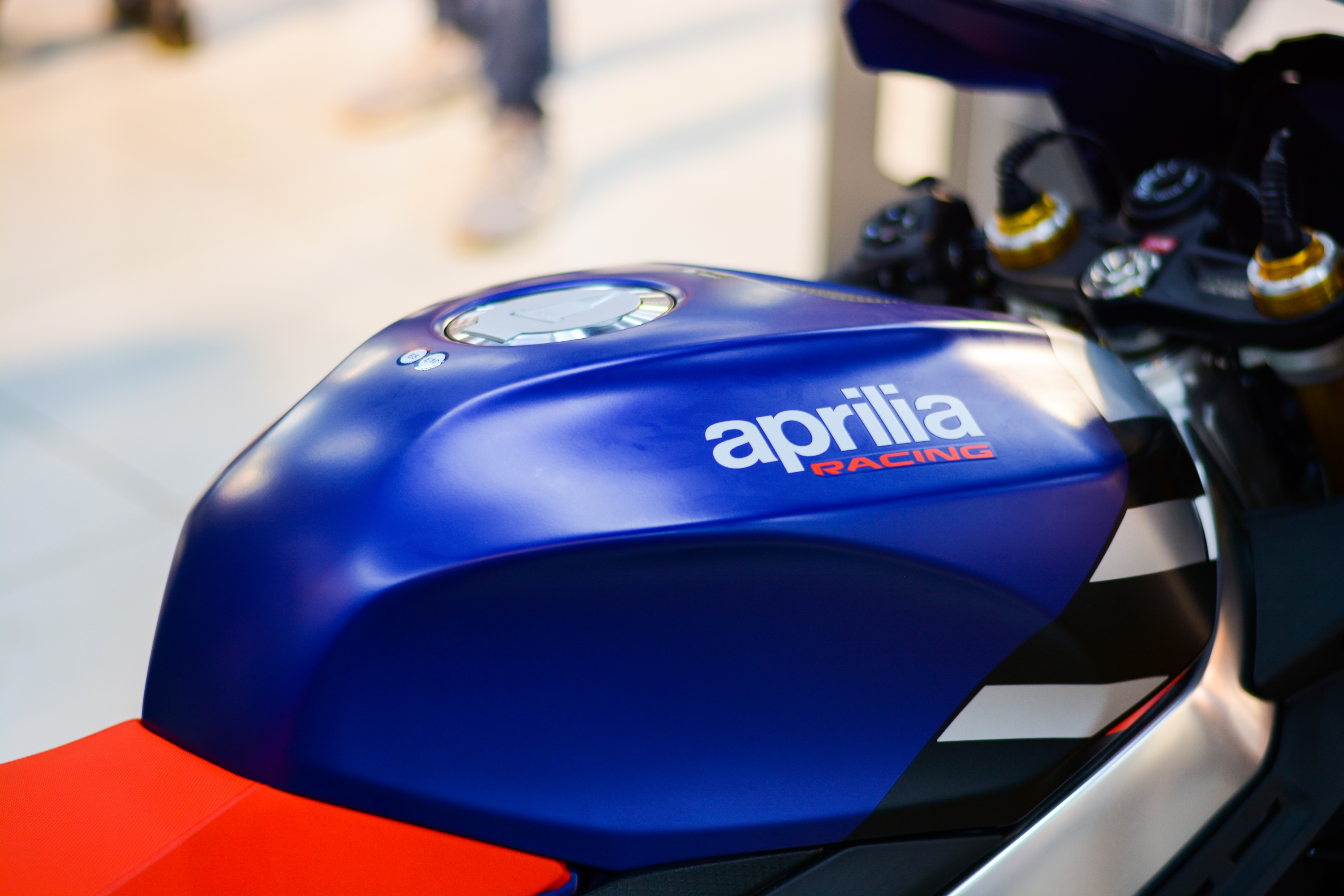 Can canh sieu moto Aprilia RSV4 Factory anh 7