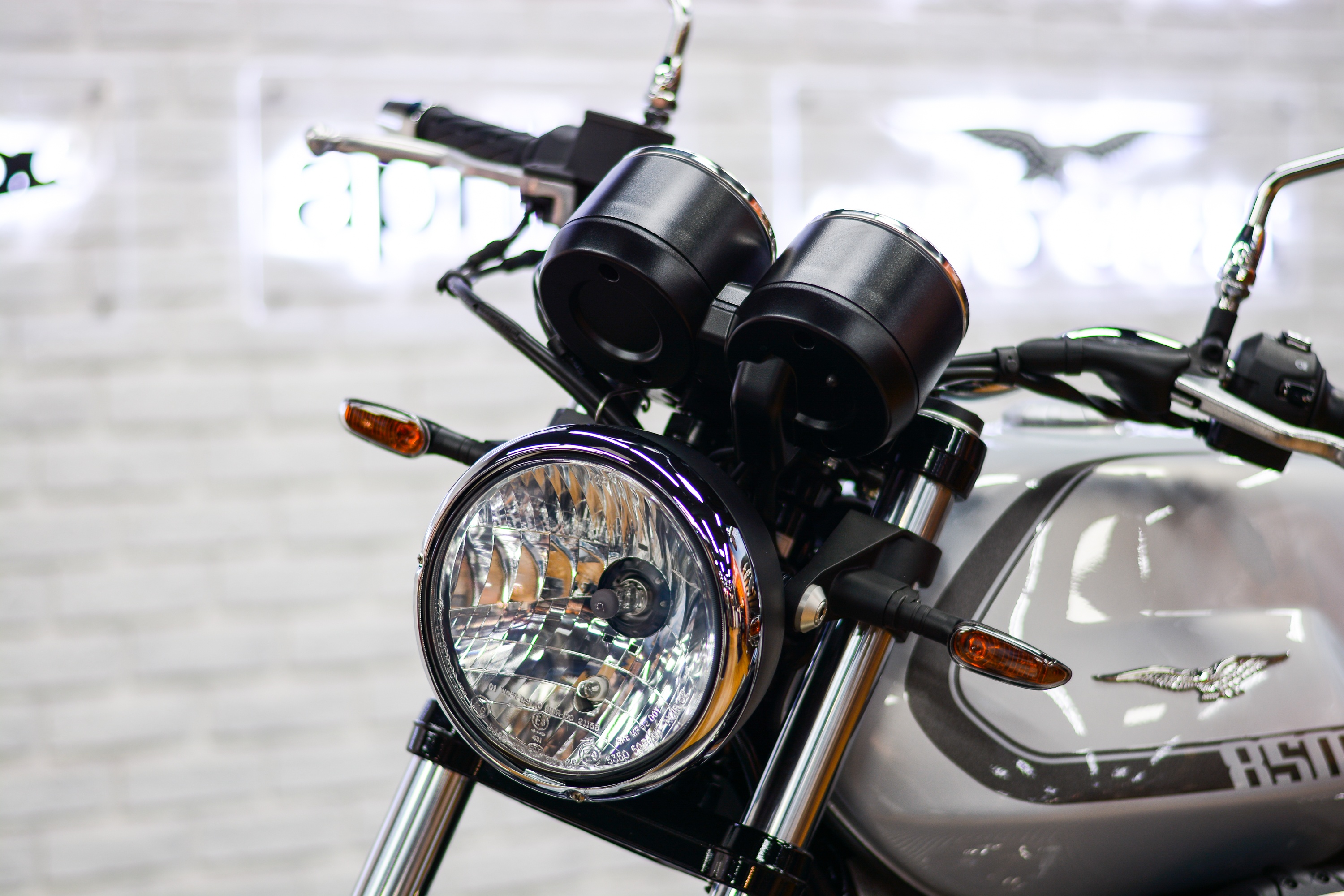 Moto Guzzi V7 ban chinh hang tai Viet Nam anh 5