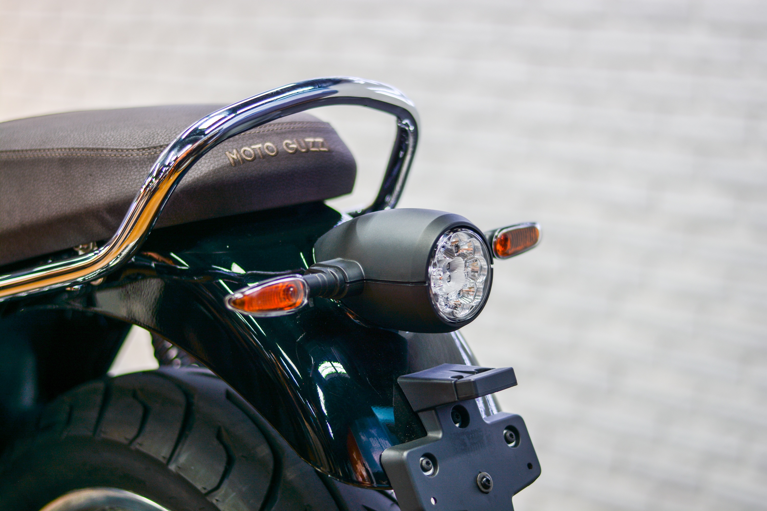 Moto Guzzi V7 ban chinh hang tai Viet Nam anh 9