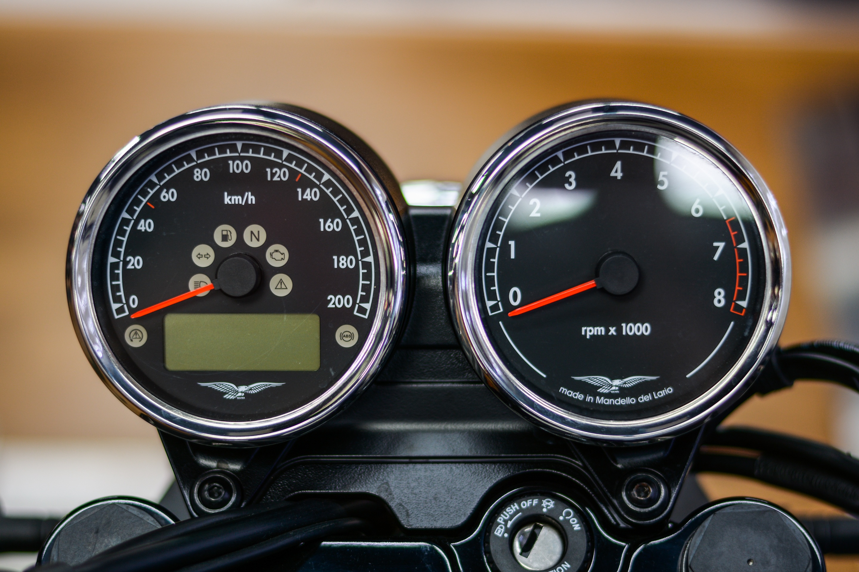 Moto Guzzi V7 ban chinh hang tai Viet Nam anh 6