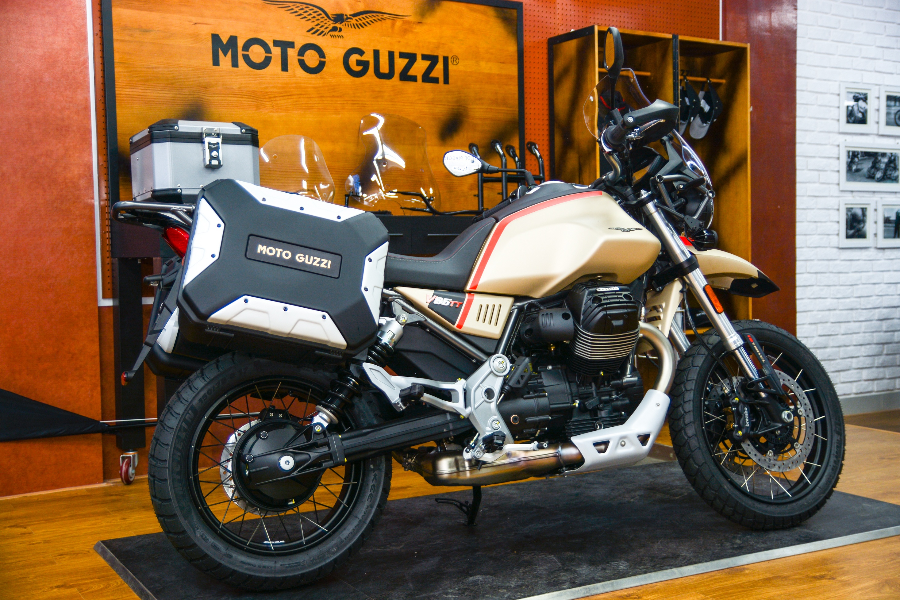 moto phuot Moto Guzzi V85 TT anh 12