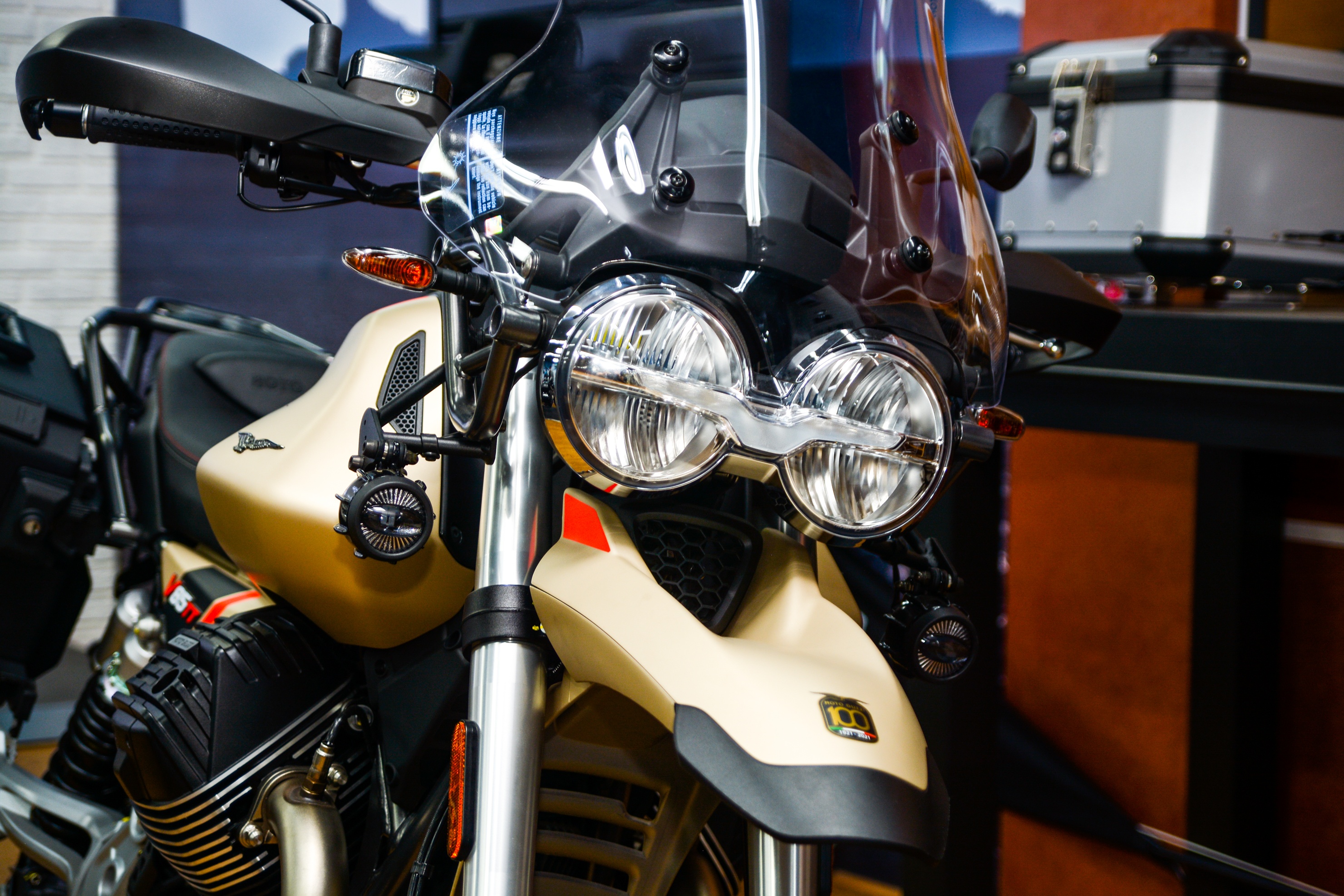 moto phuot Moto Guzzi V85 TT anh 3