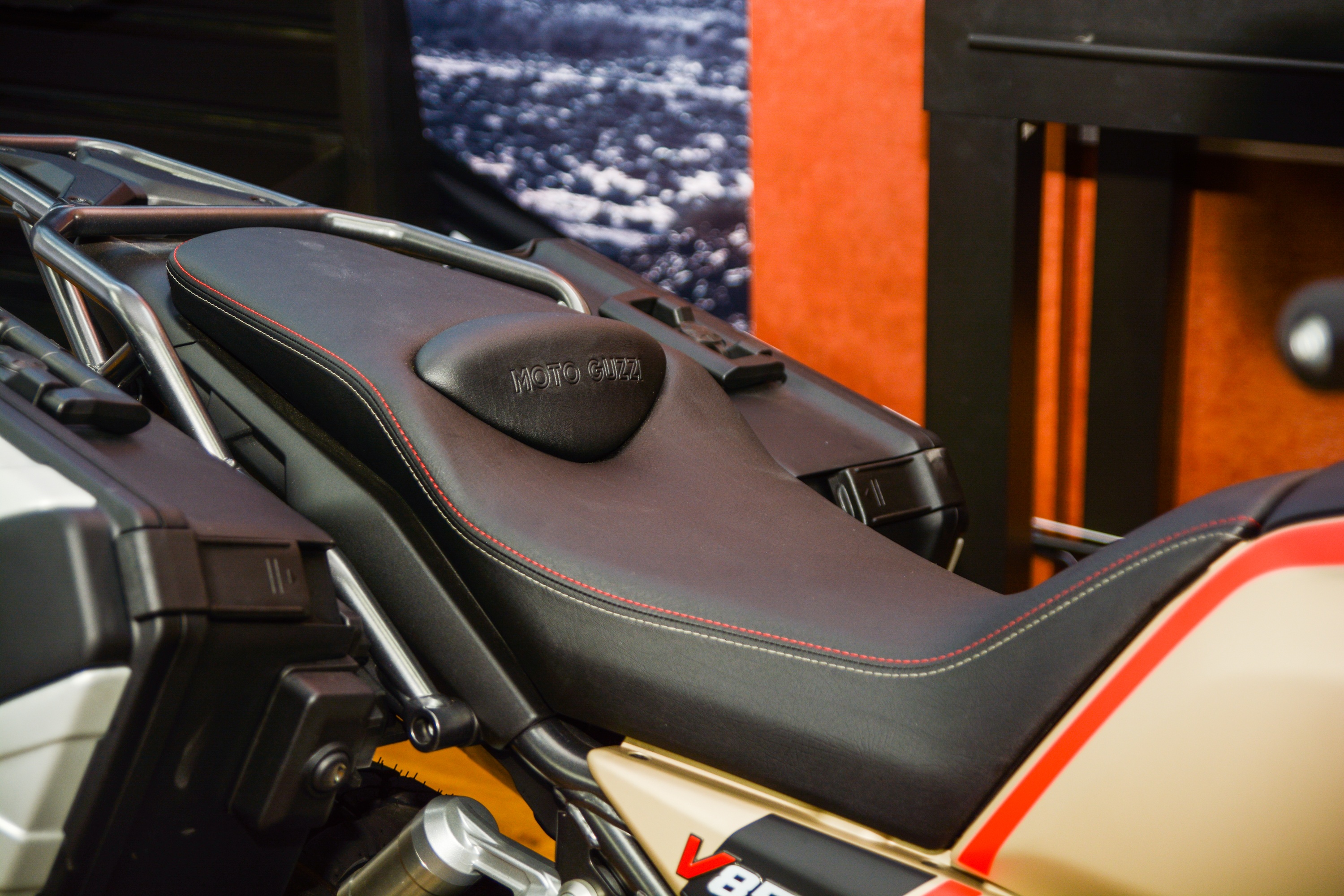 moto phuot Moto Guzzi V85 TT anh 8