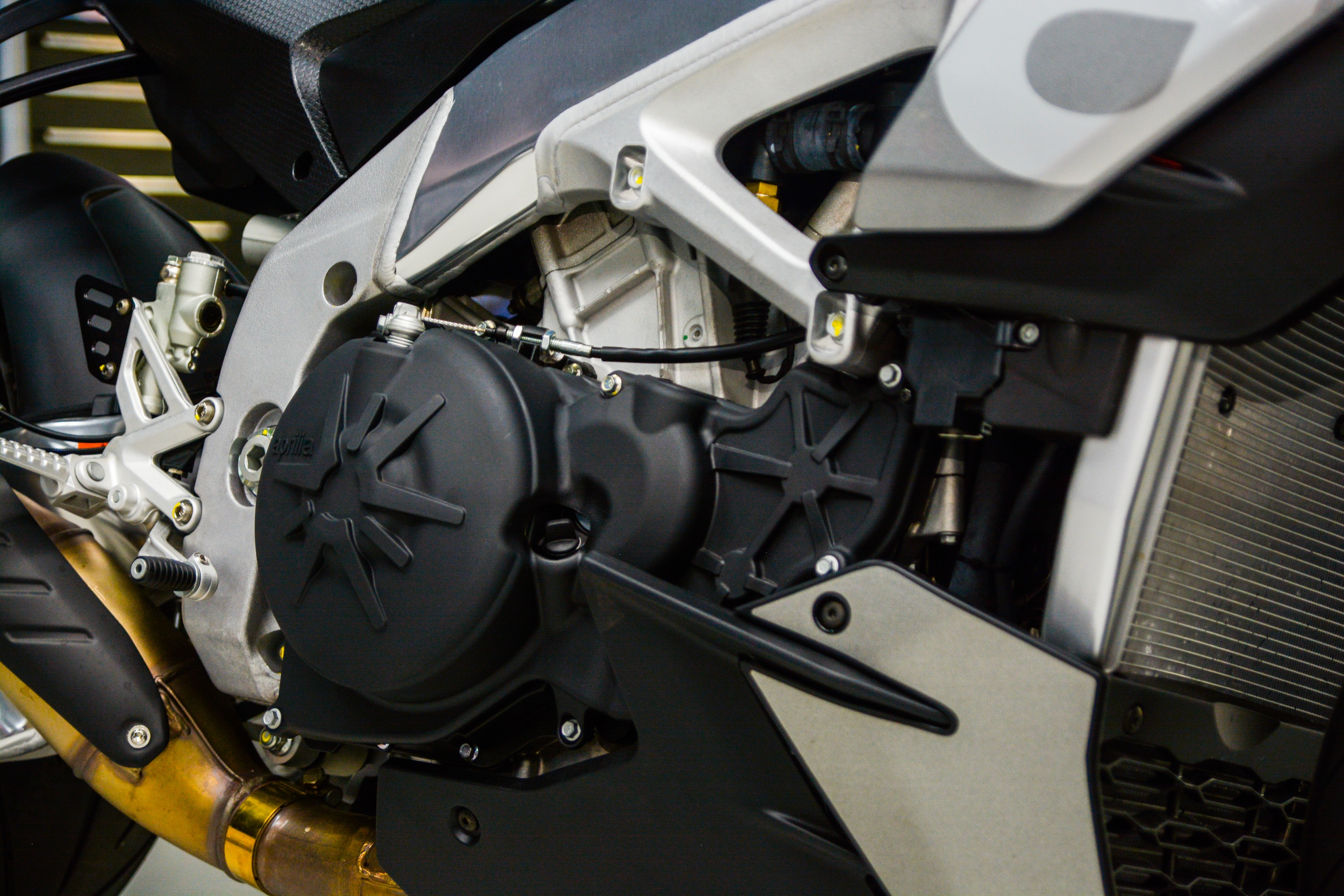 Chi tiet Aprilia Tuono V4 tai Viet Nam anh 10