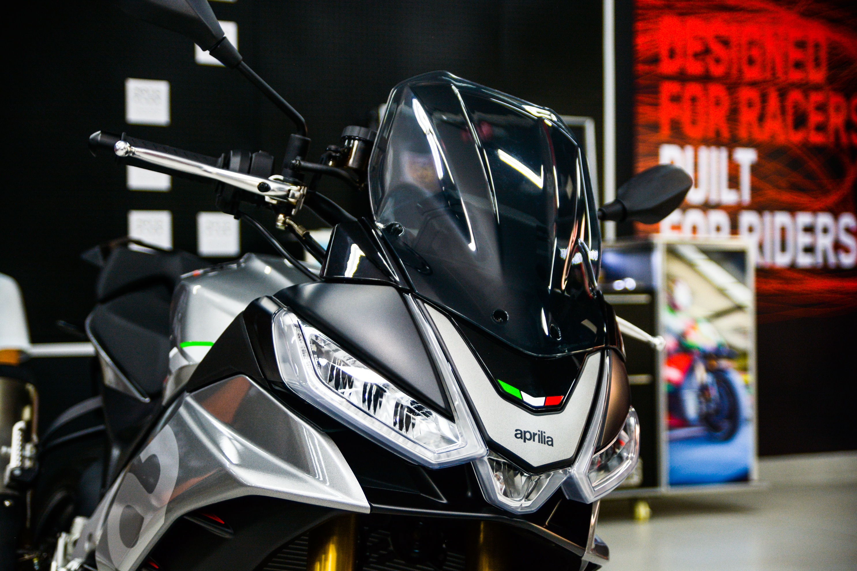 Chi tiet Aprilia Tuono V4 tai Viet Nam anh 5