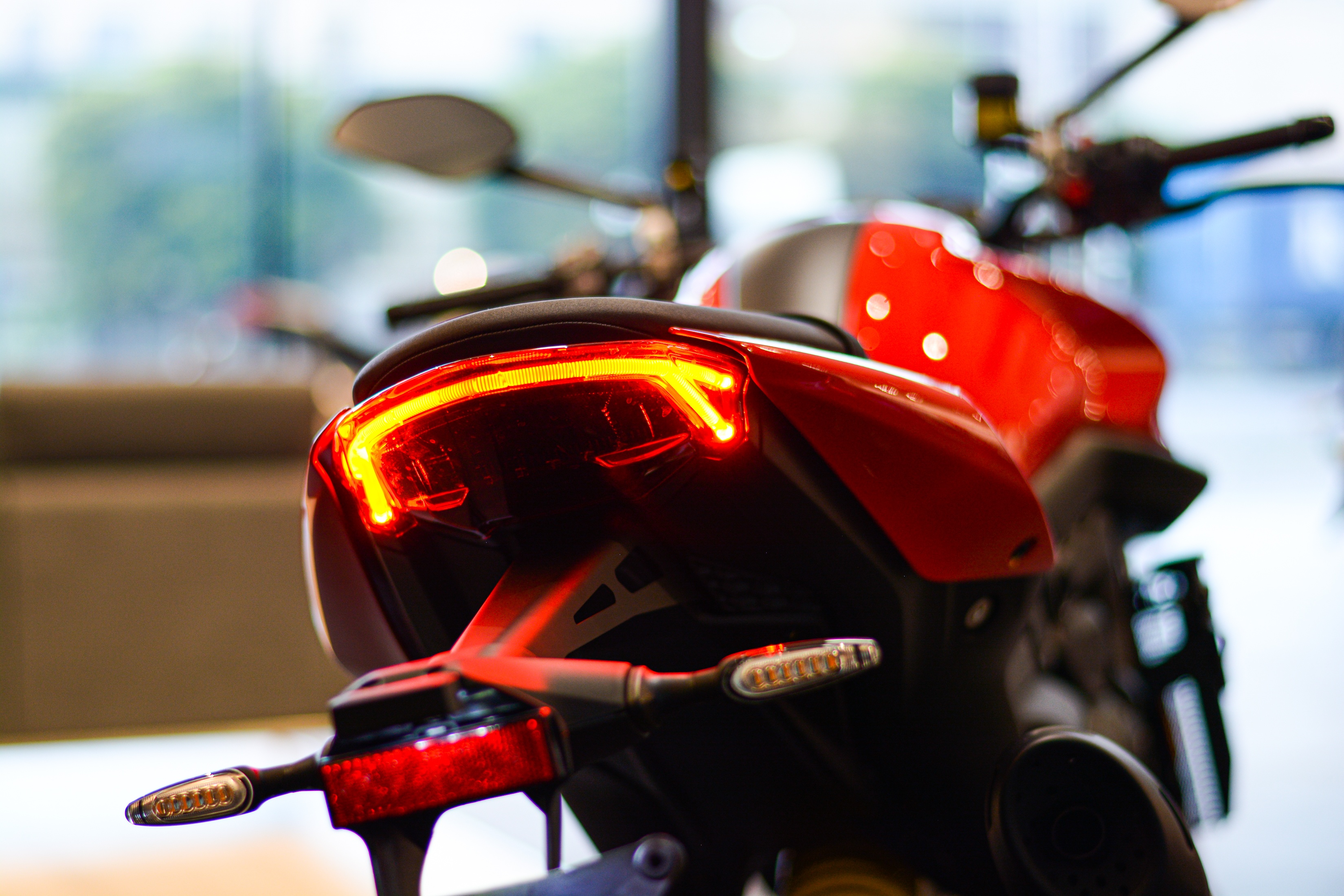 Ducati Monster thế hệ mới về Việt Nam ảnh 4 Ducati Monster the he moi ve Viet Nam anh 4