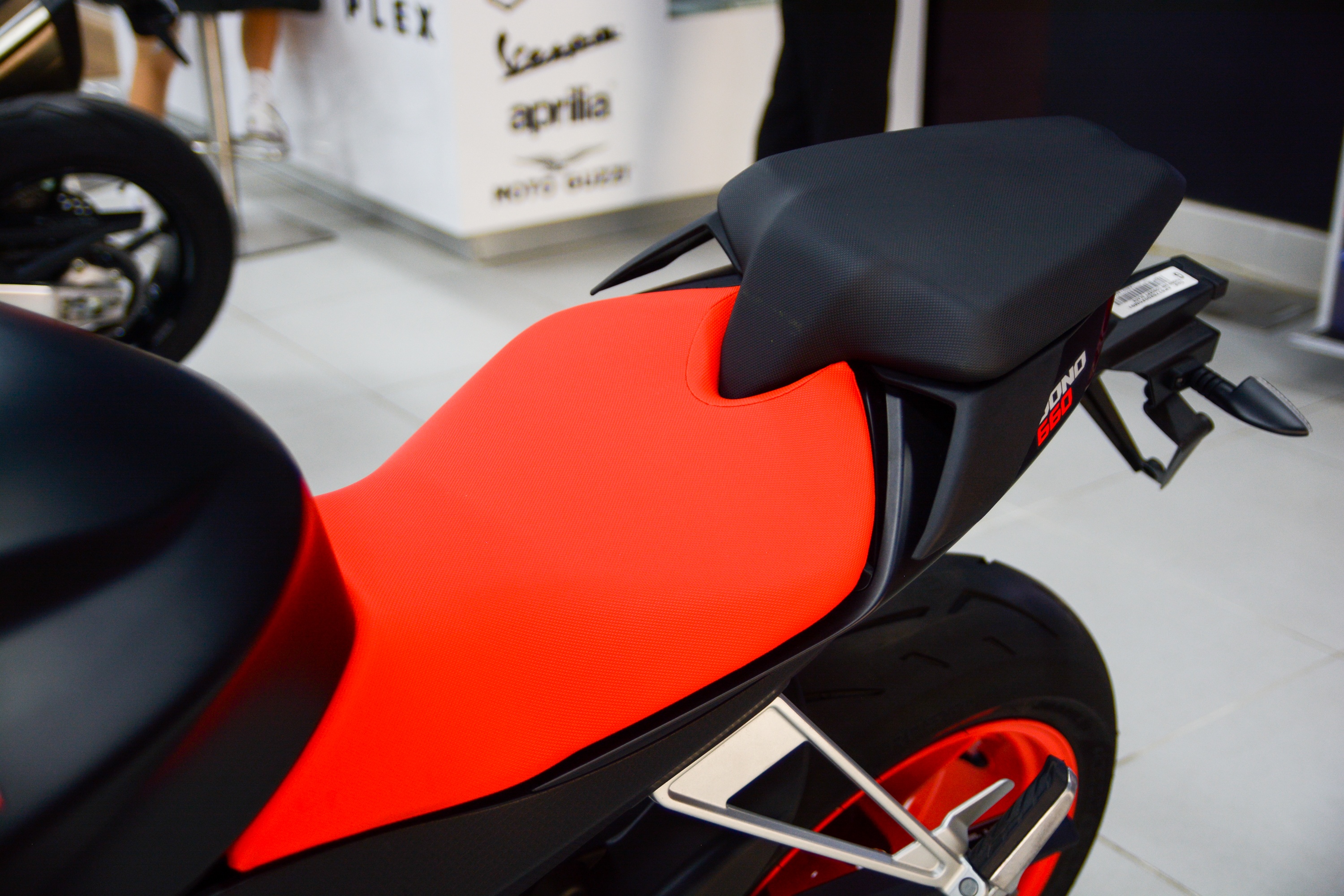 Can canh Aprilia Tuono 660 anh 6