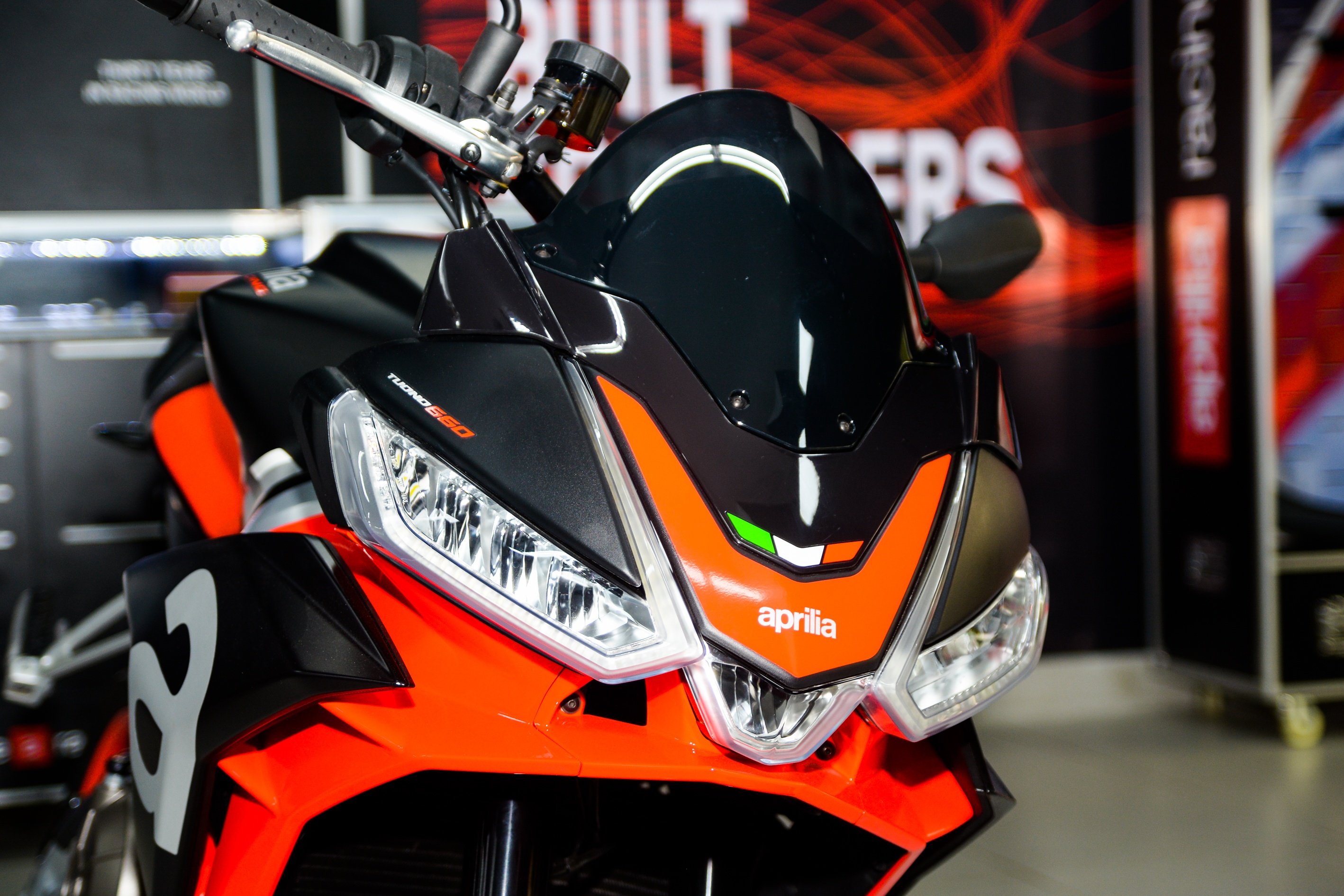 Can canh Aprilia Tuono 660 anh 3