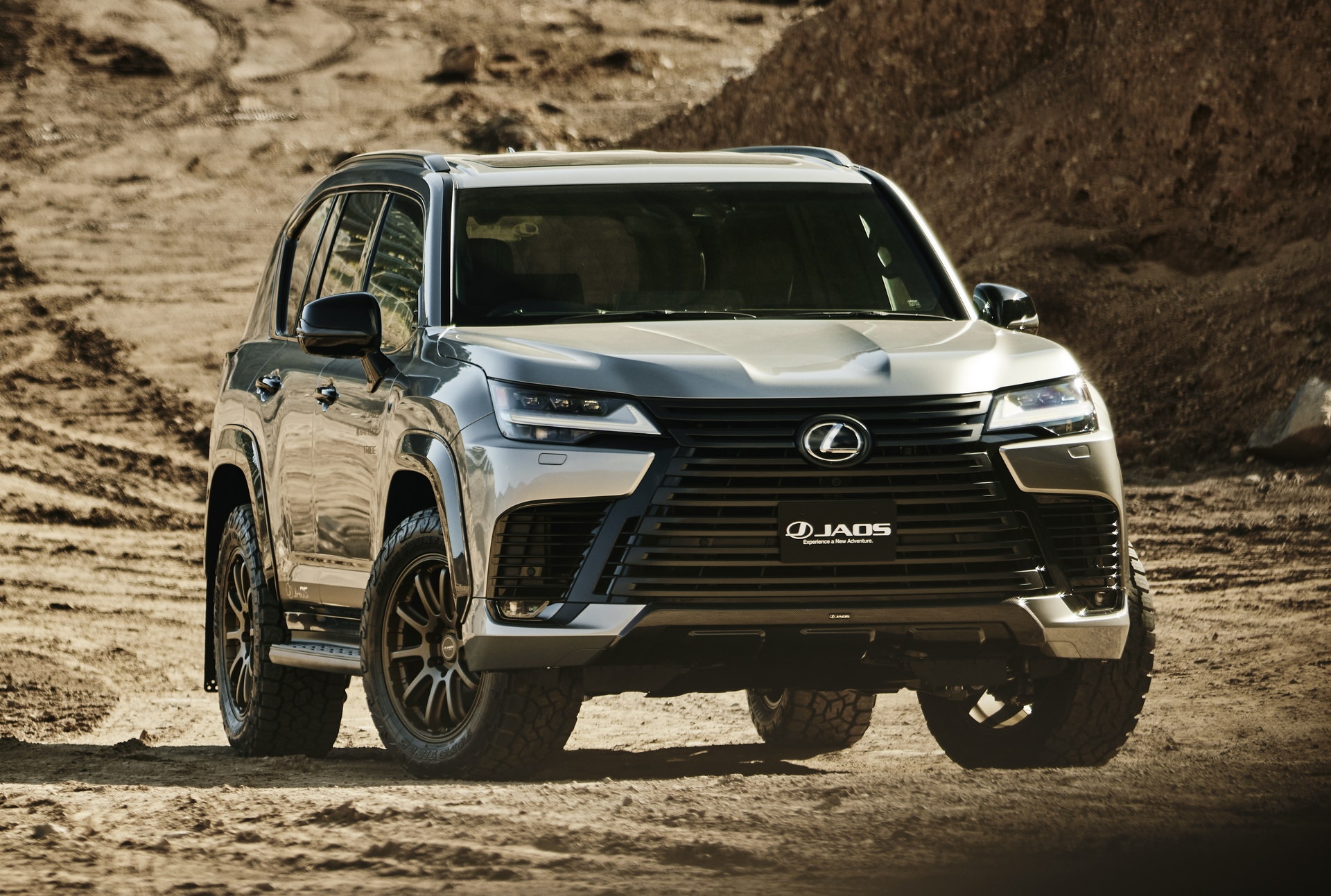 Can canh Lexus LX 600 voi goi do ngoai hinh ham ho hinh anh