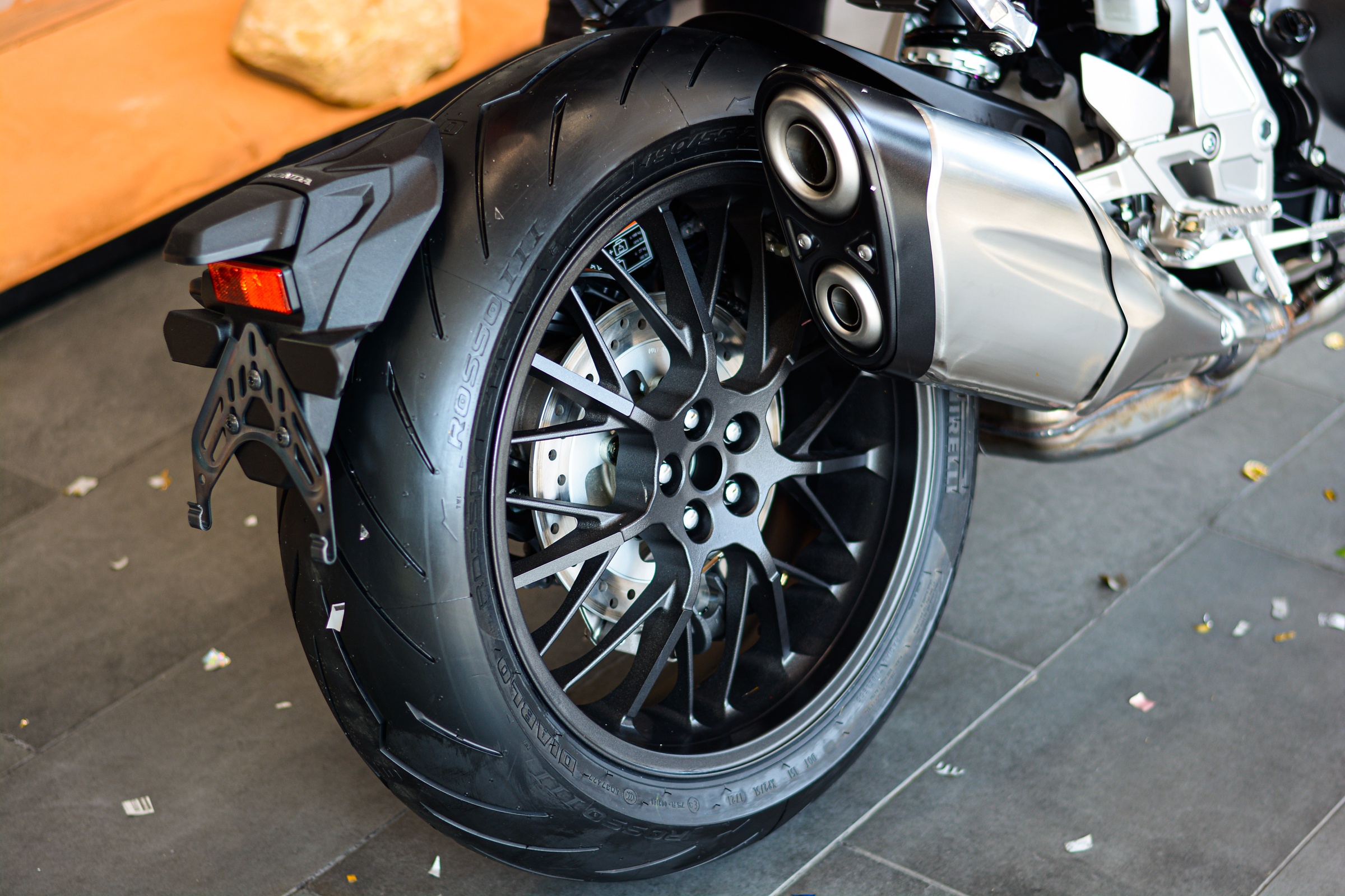 Honda CB1000R mới có gì đặc biệt ảnh 4 Honda CB1000R moi co gi dac biet anh 4