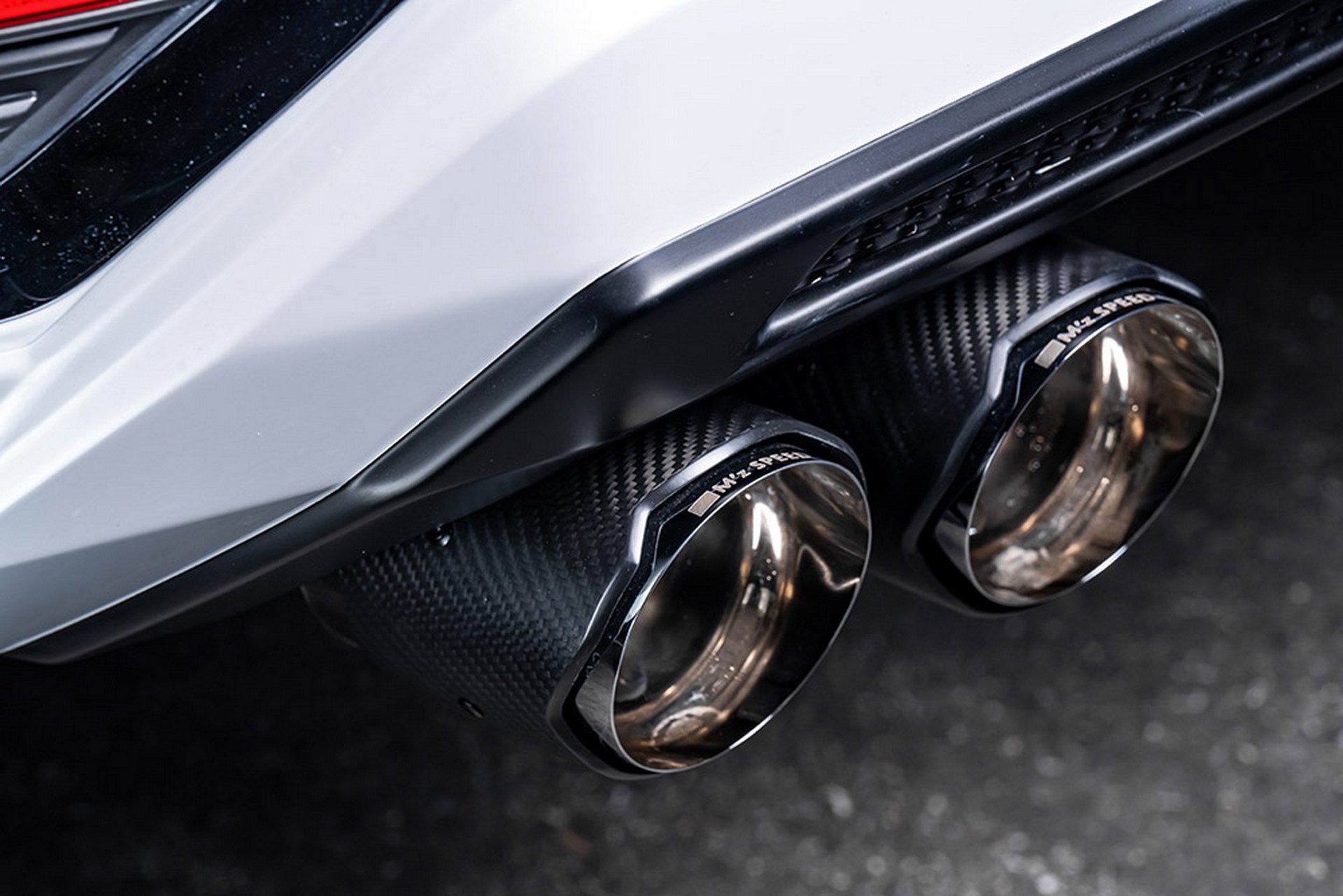 Toyota Land Cruiser voi goi do the thao anh 7