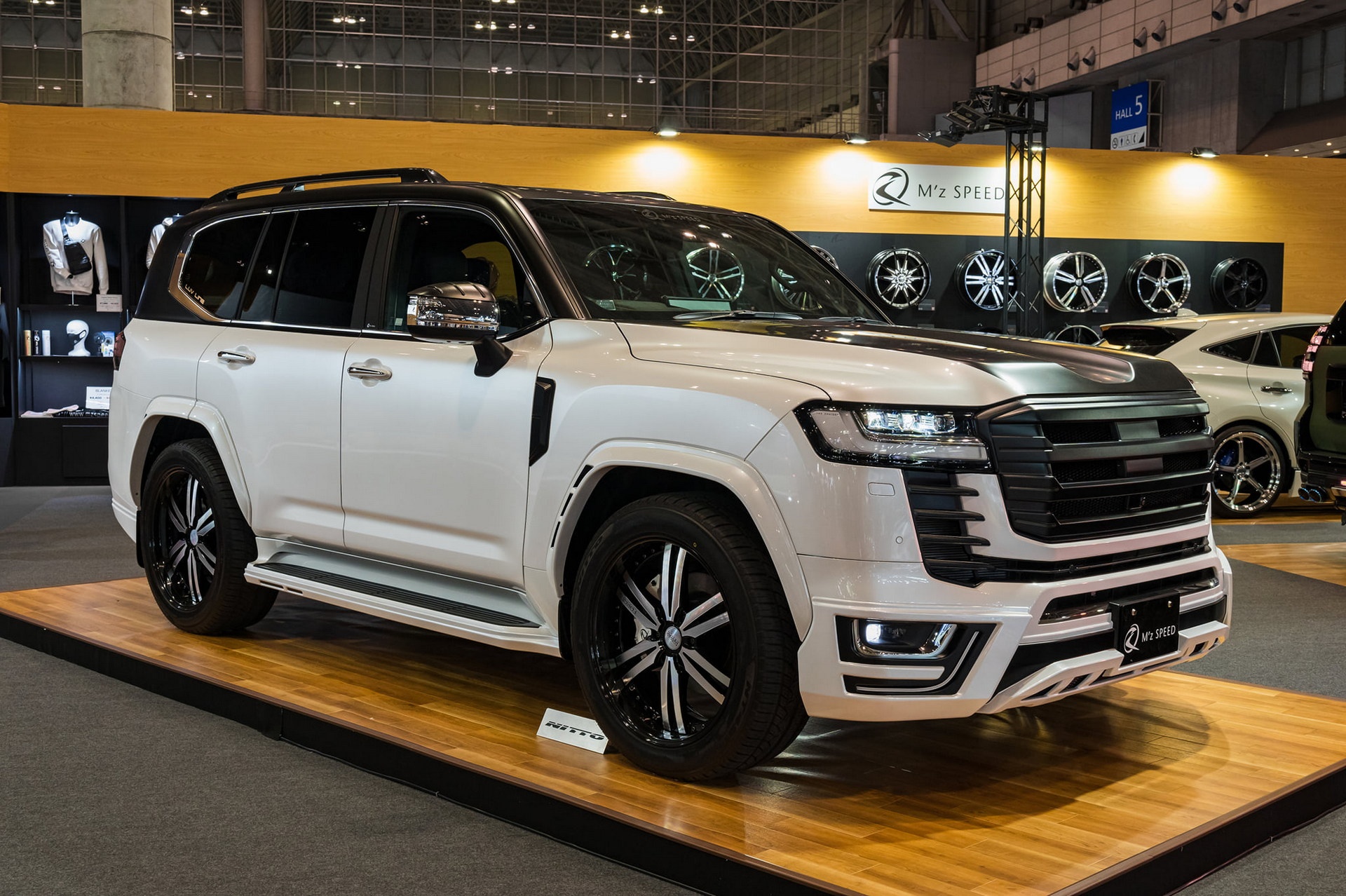 Toyota Land Cruiser ham ho voi goi do the thao hinh anh