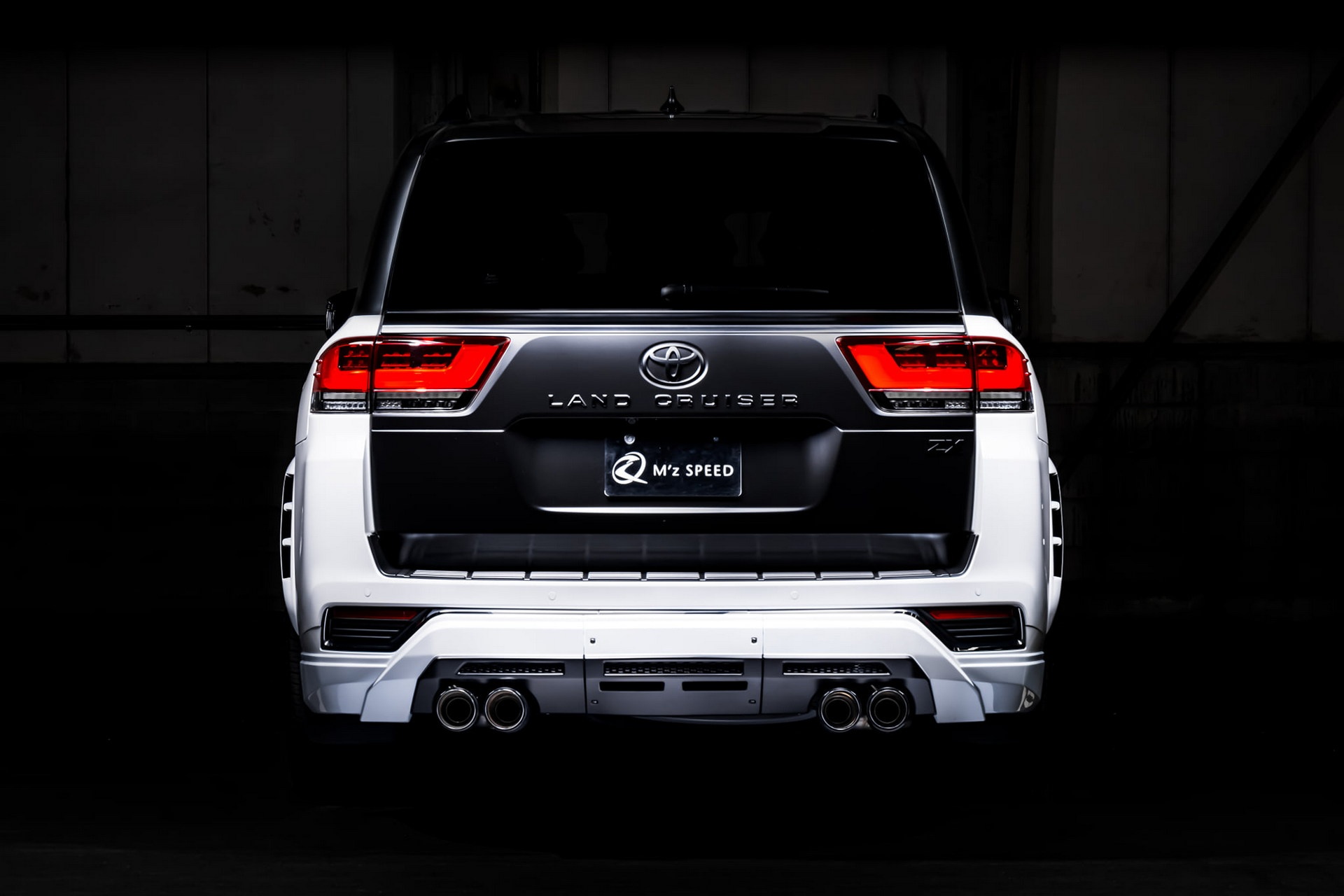 Toyota Land Cruiser voi goi do the thao anh 6