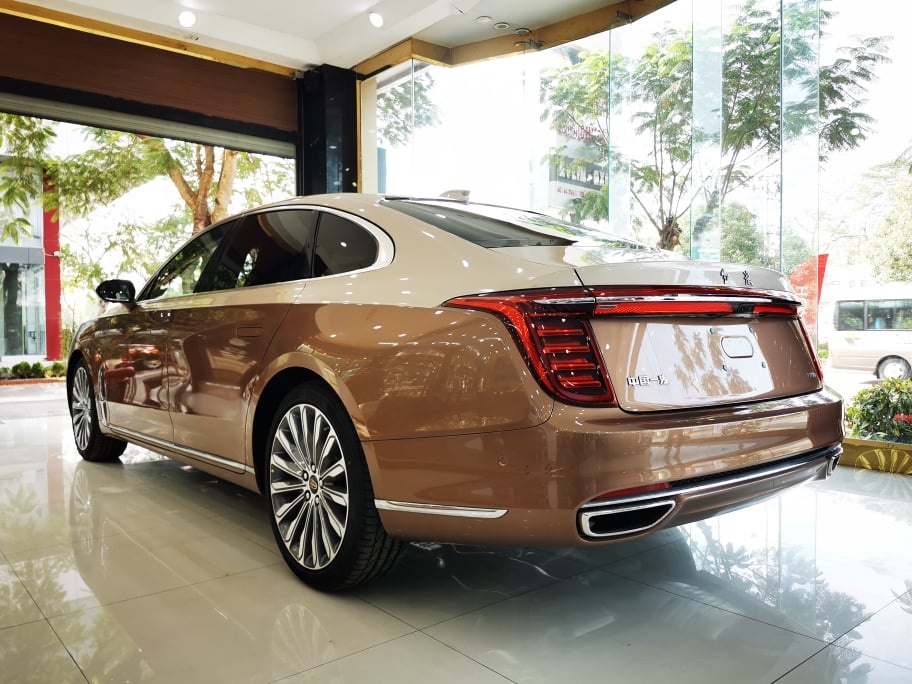 Sedan Hongqi H9 ra mat tai Viet Nam anh 3