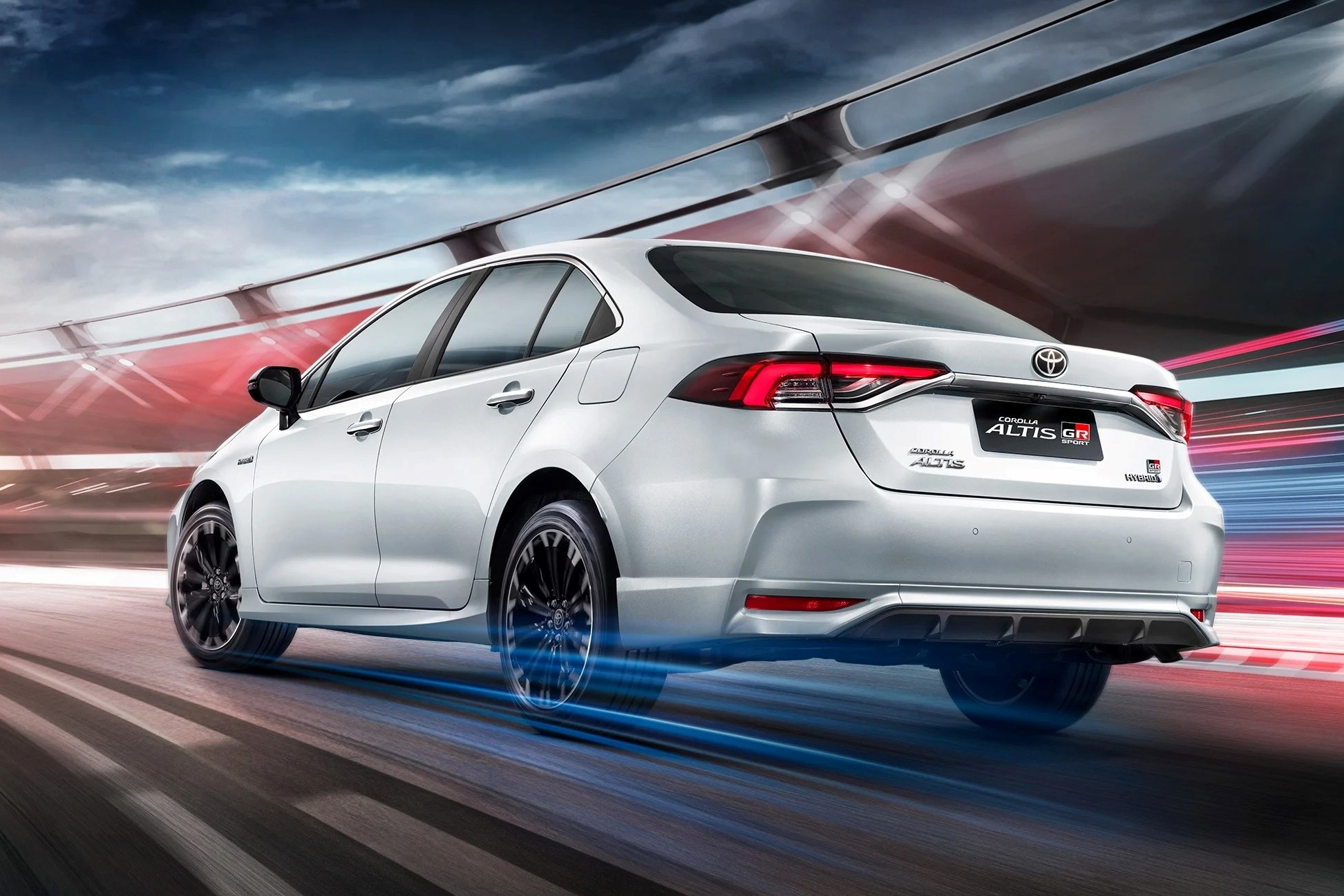 Toyota Corolla Altis co them phien ban the thao anh 3