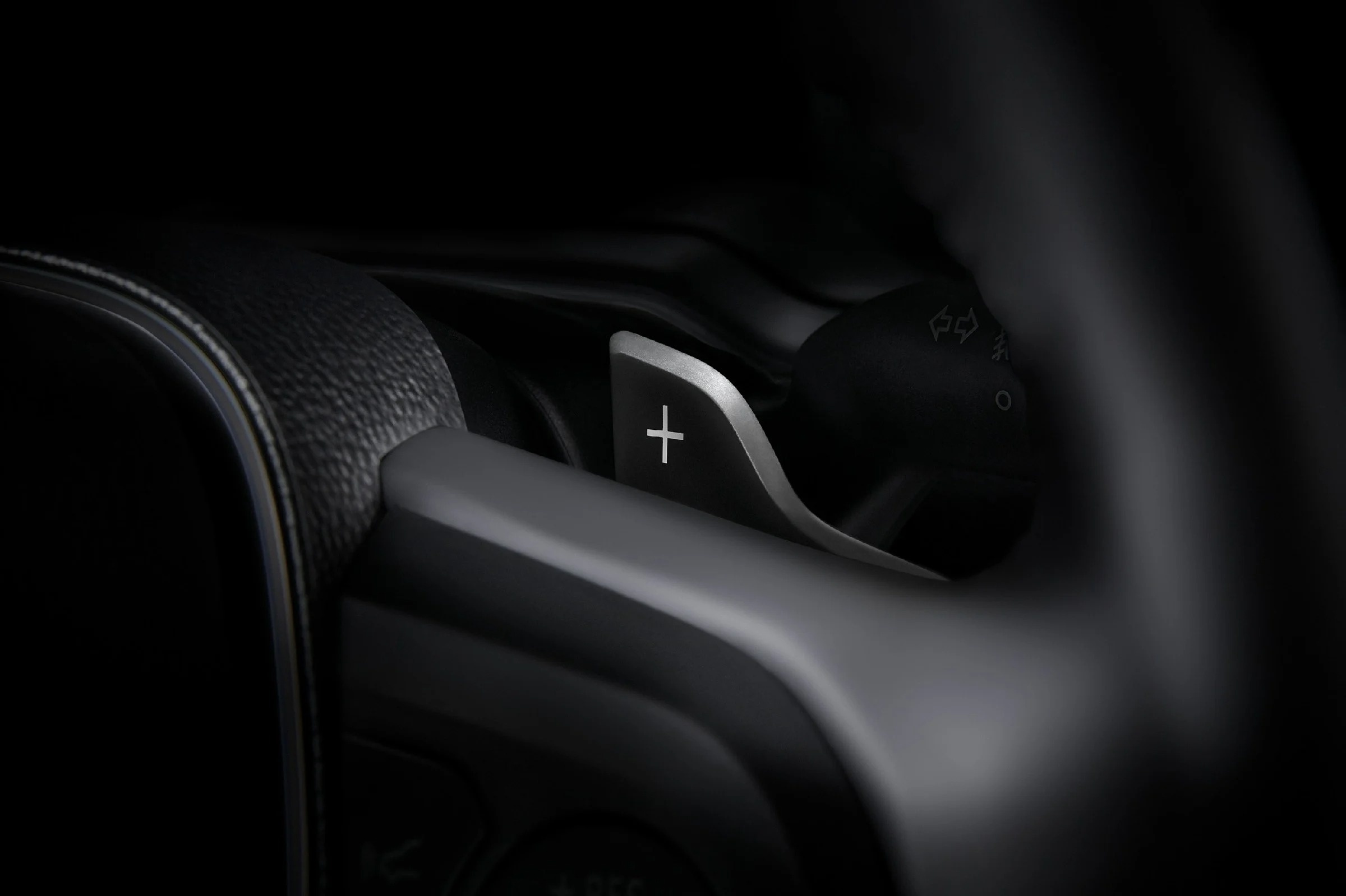 Toyota Corolla Altis co them phien ban the thao anh 7