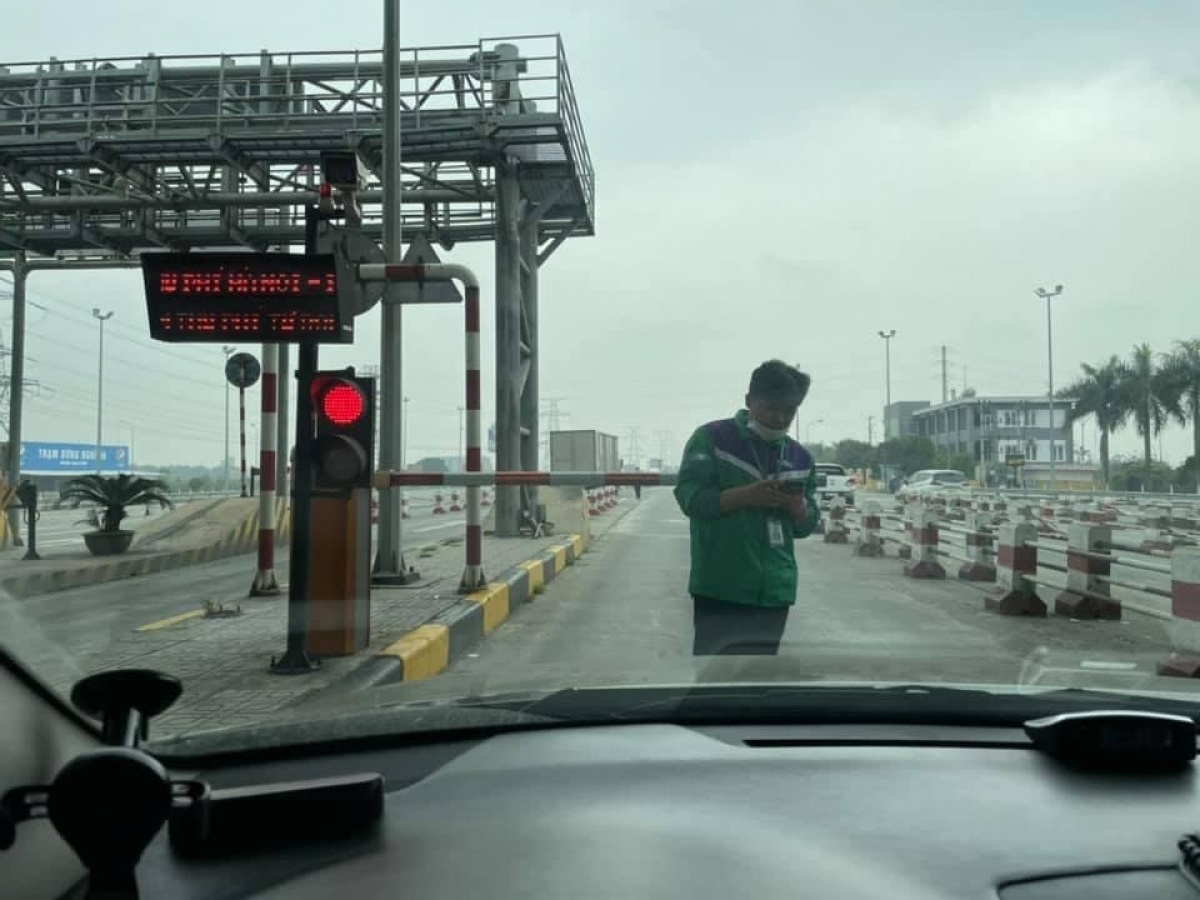 Xe dán thu phí tự động ePass gặp lỗi ảnh 2 Xe dan thu phi tu dong ePass gap loi anh 2