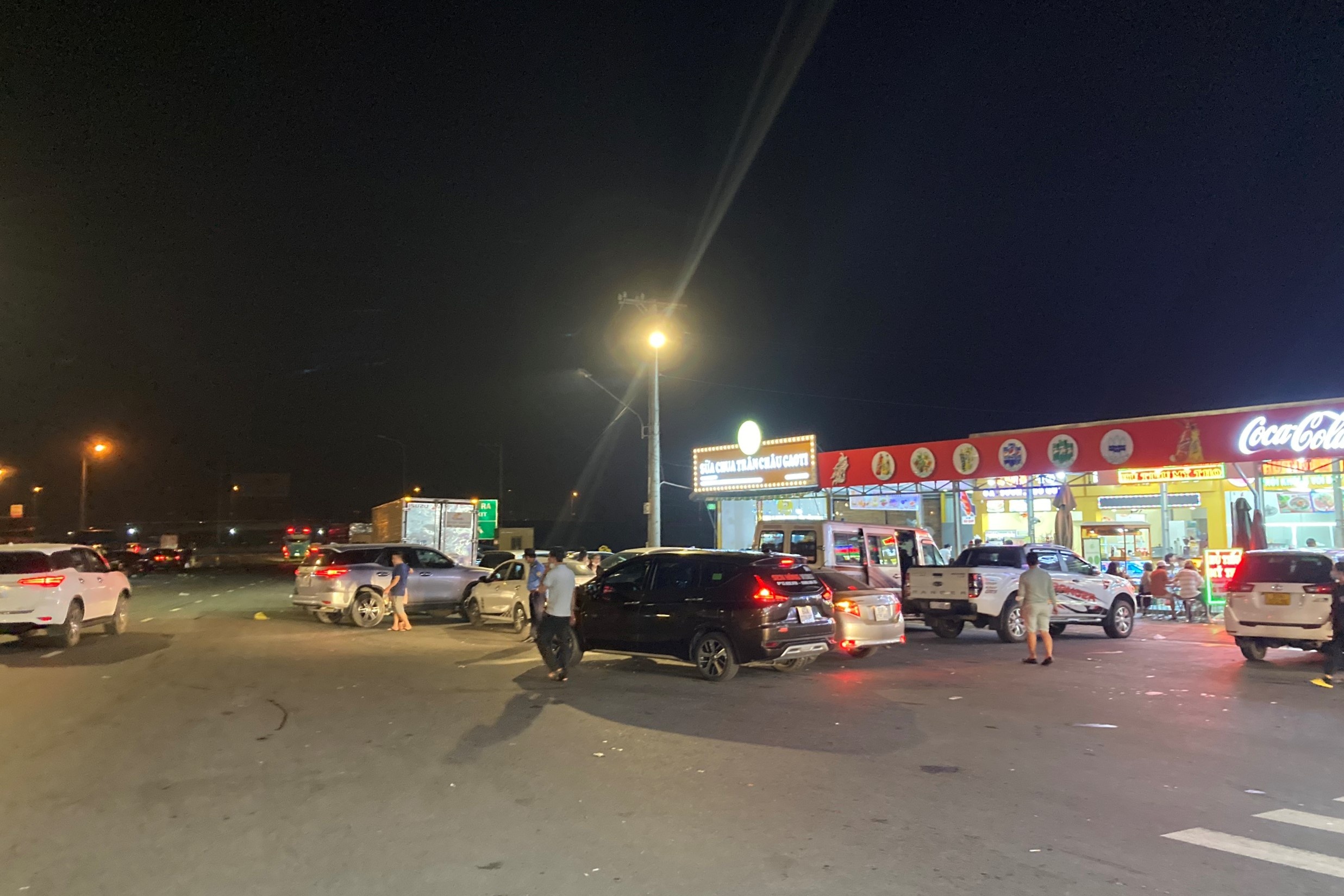 Trải nghiệm lái xe về miền Tây đón Tết ảnh 3 Trai nghiem lai xe ve mien Tay don Tet anh 3