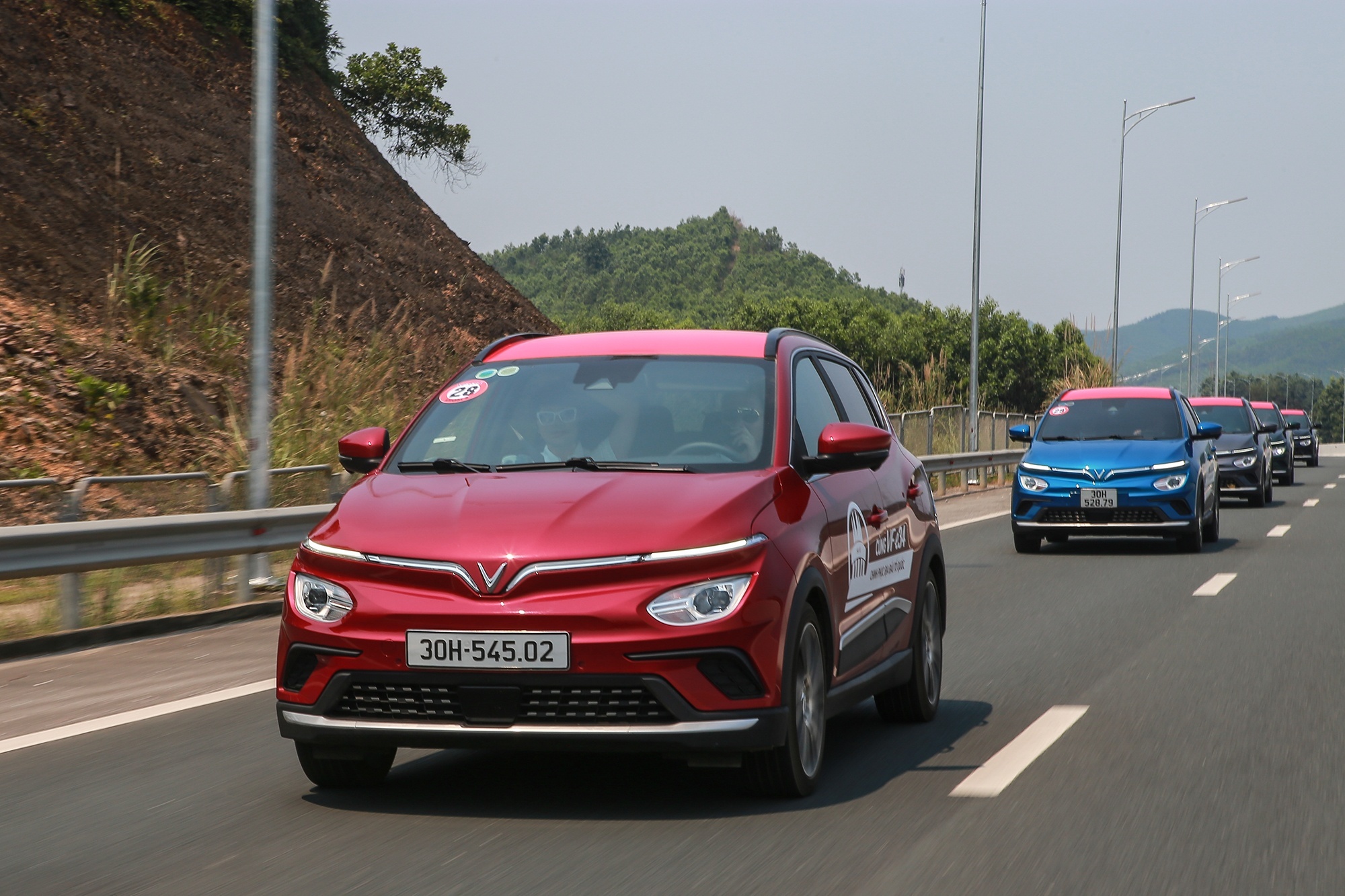 Nhung cach tang pham vi di chuyen cua xe dien anh 1