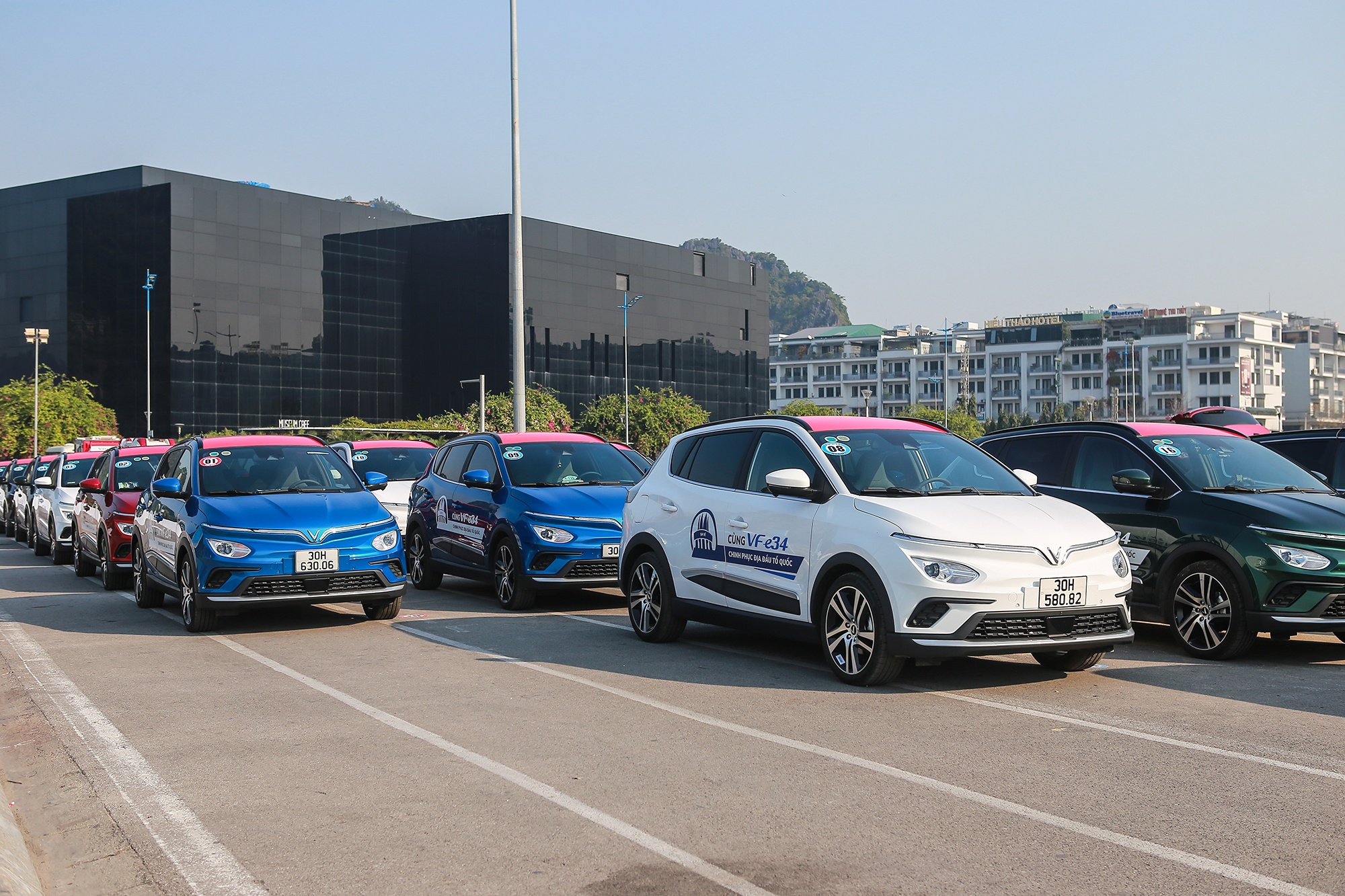100 oto dien VinFast VF e34 hoi tu anh 2