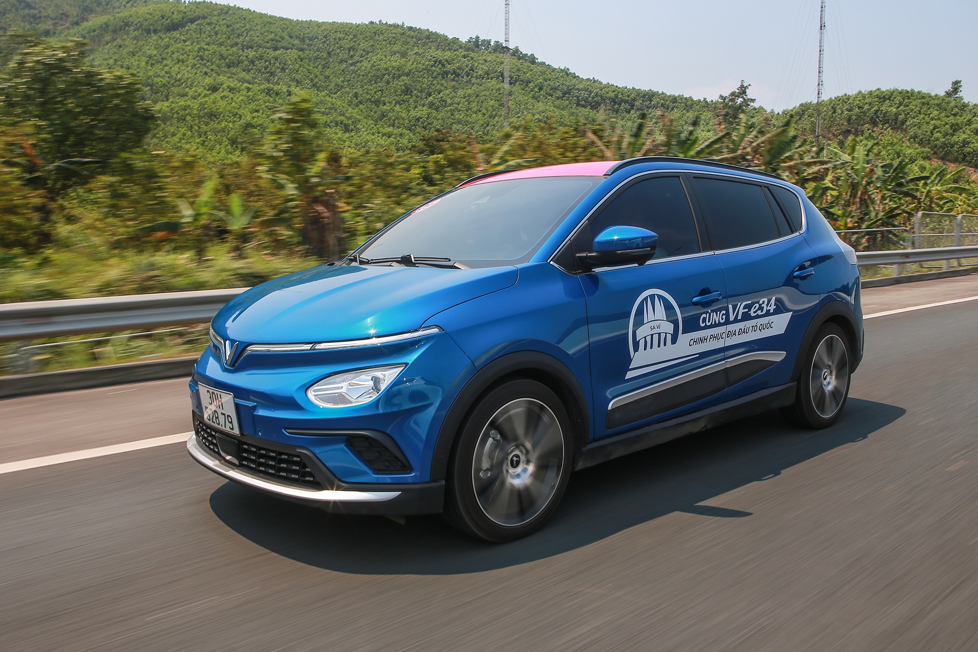 VinFast VF e34 co doanh so dat hon 400 xe trong thang 4 hinh anh