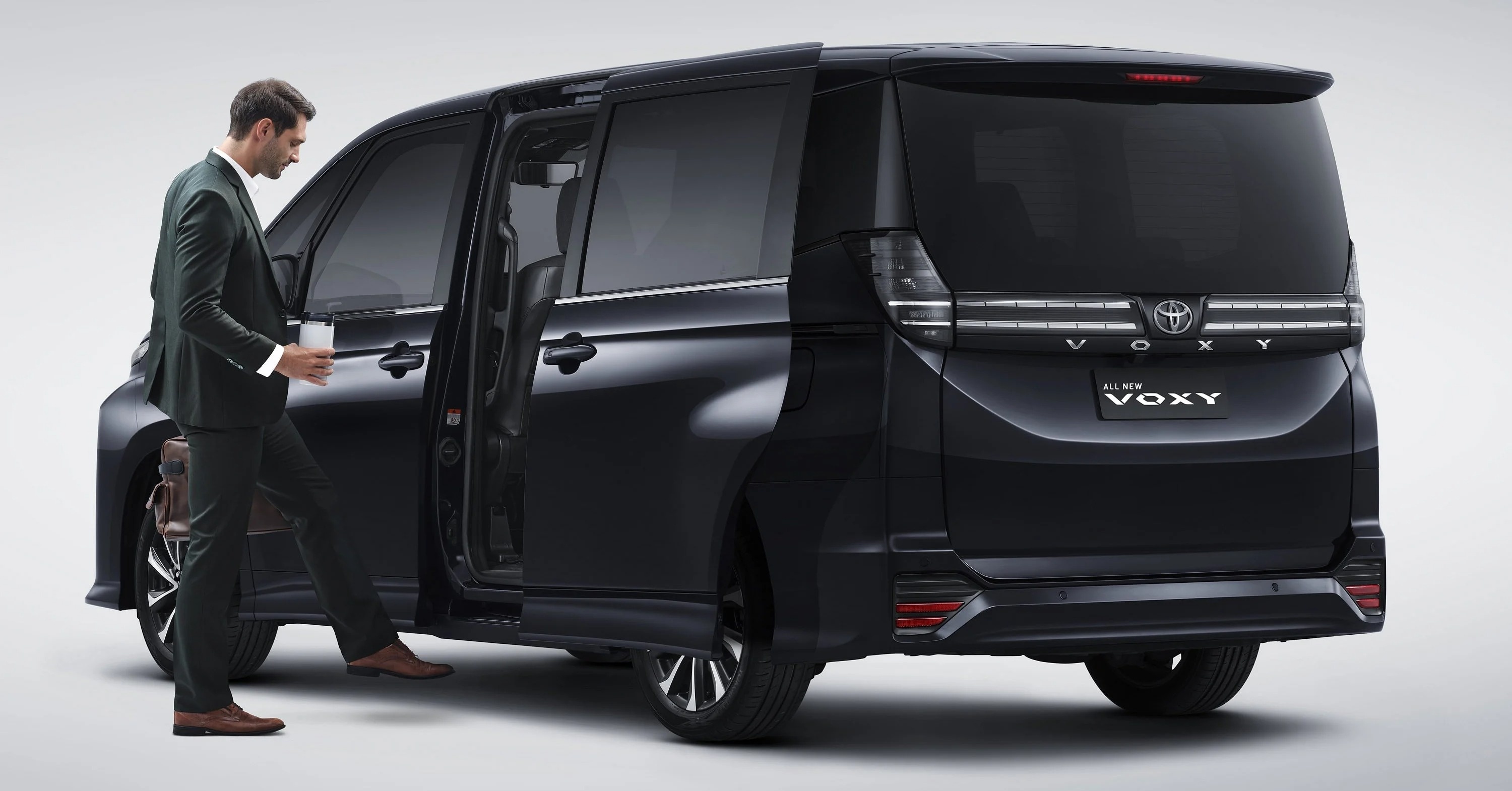 Toyota Voxy 2022 mở bán tại Indonesia ảnh 2 Toyota Voxy 2022 mo ban tai Indonesia anh 2