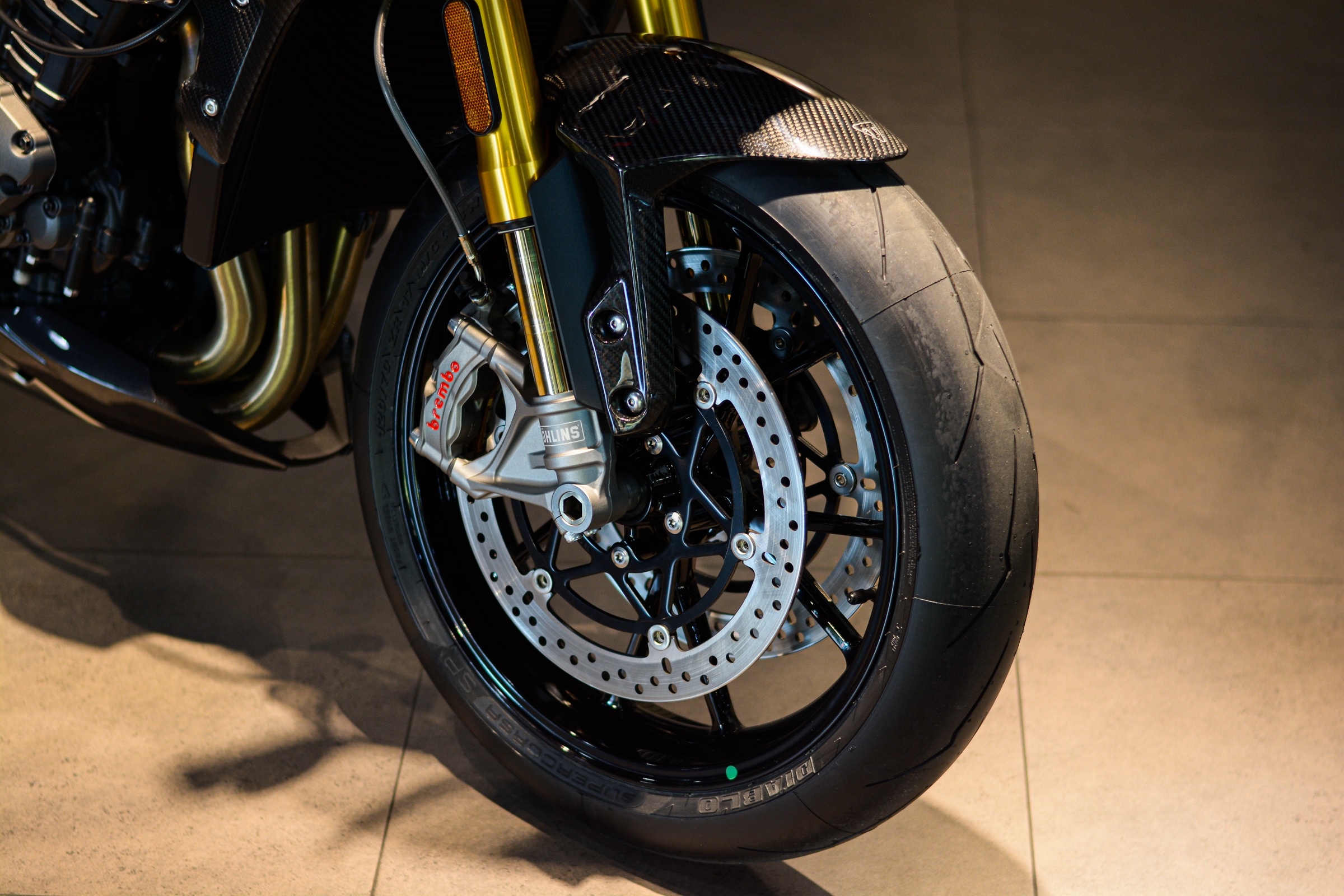 Triumph Speed Triple 1200 RR vua ve Viet Nam anh 6