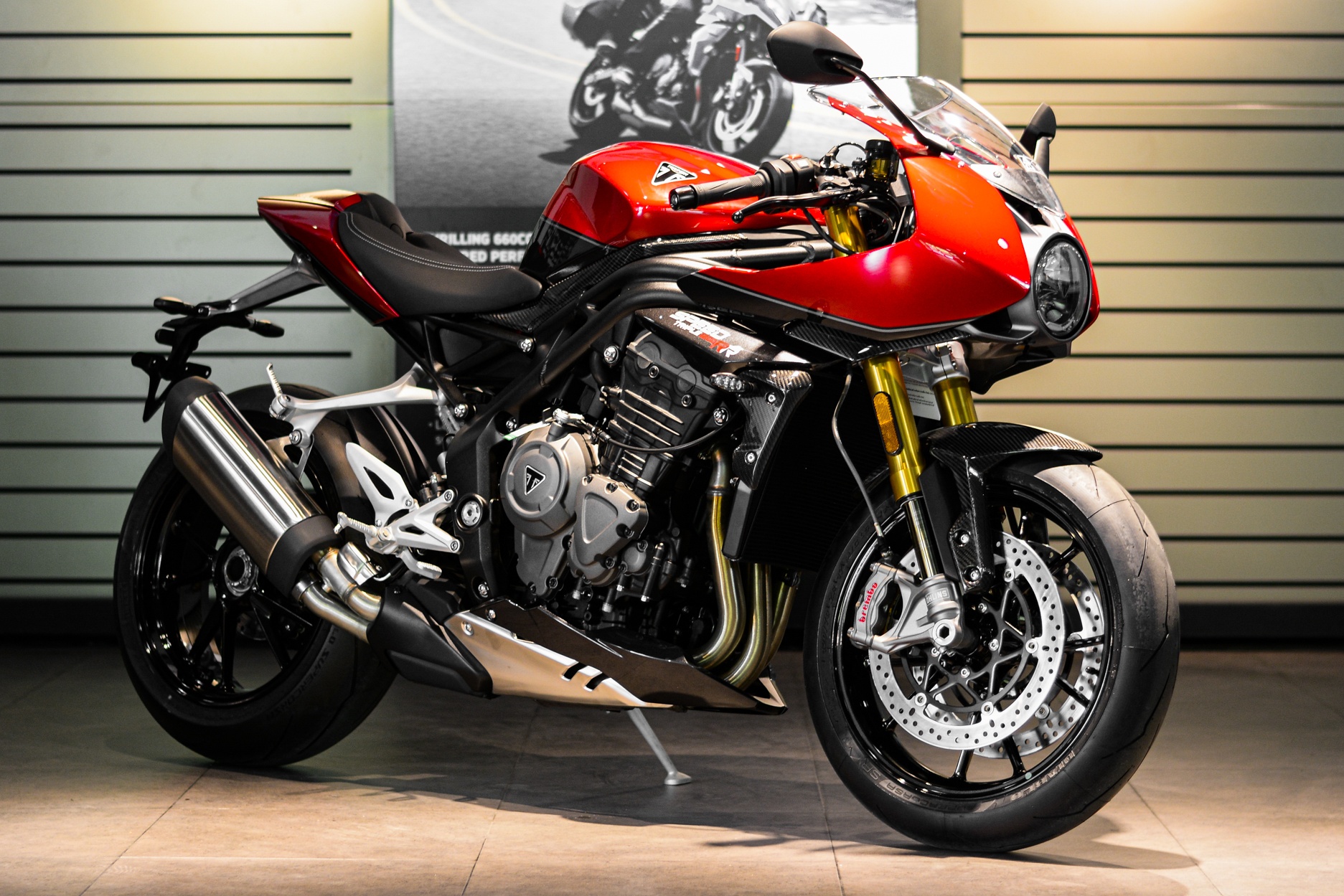 Can canh Triumph Speed Triple 1200 RR vua ve Viet Nam hinh anh