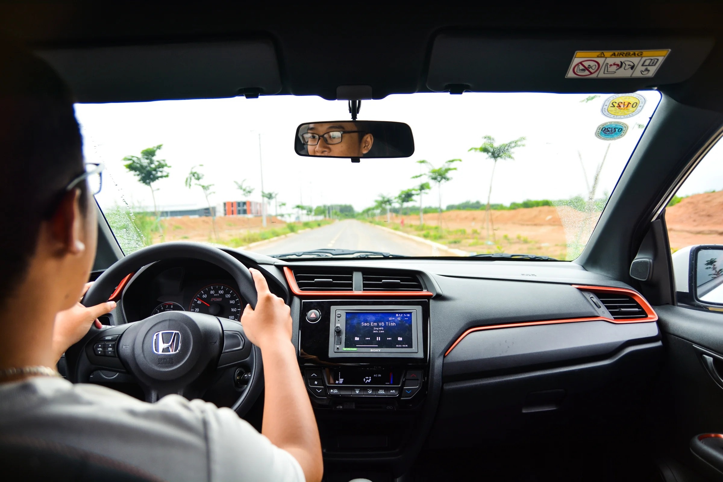 Gia xang cao nhat lich su, lai xe the nao de tiet kiem nhien lieu? hinh anh