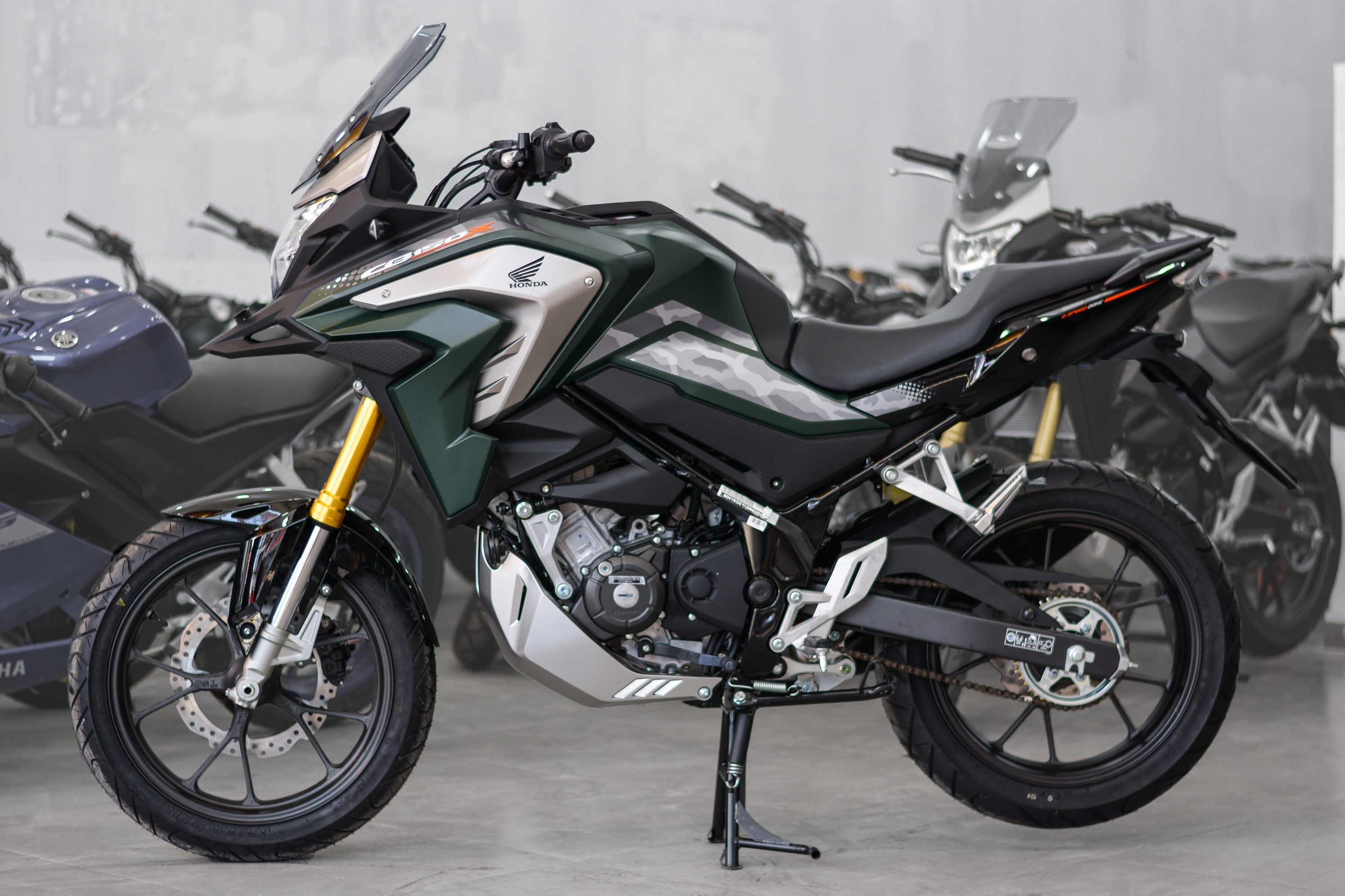 Can canh Honda CB150X vua duoc nhap ve Viet Nam hinh anh