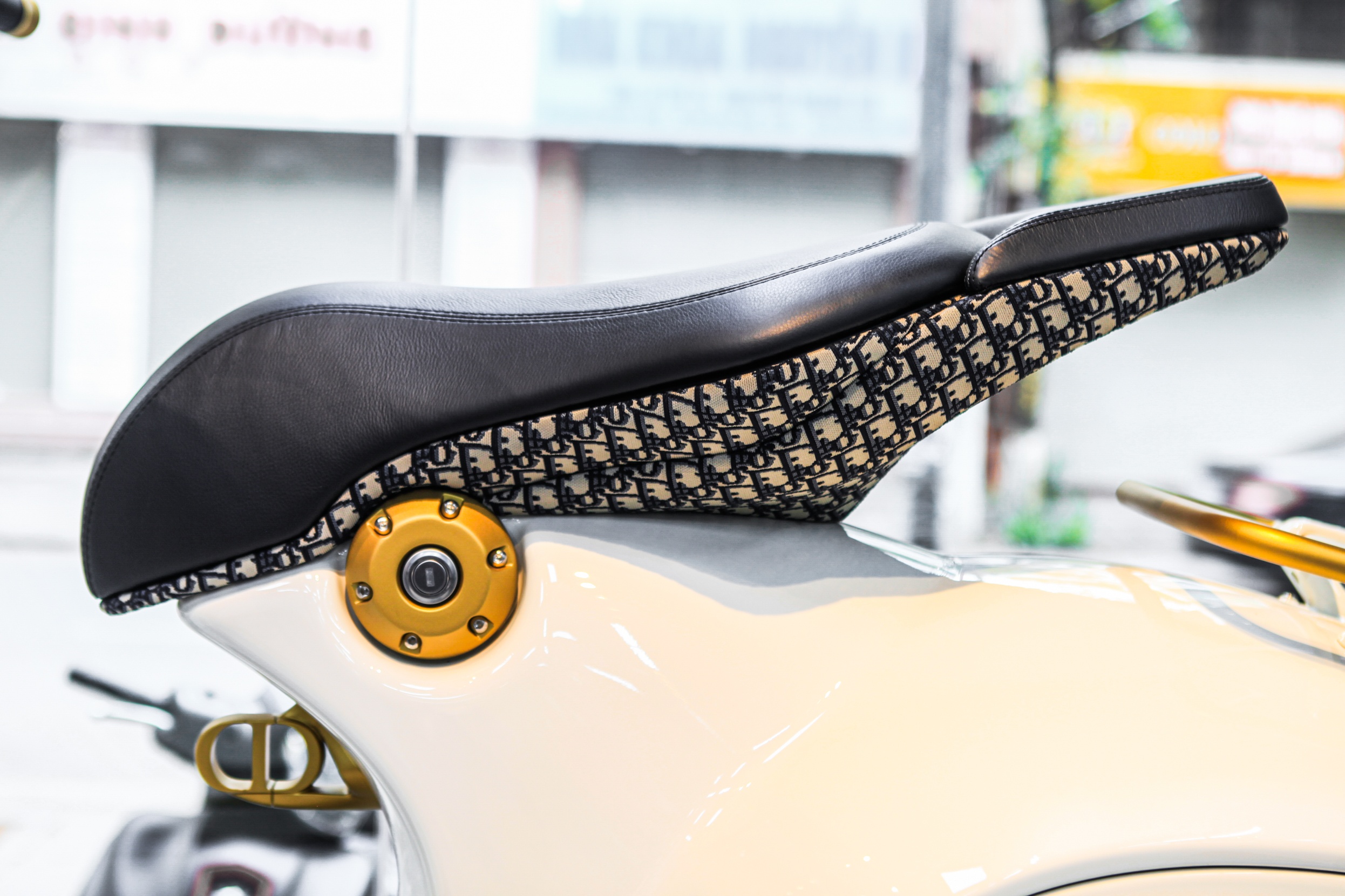 Vespa 946 phien ban dac biet gia gan 700 trieu anh 6