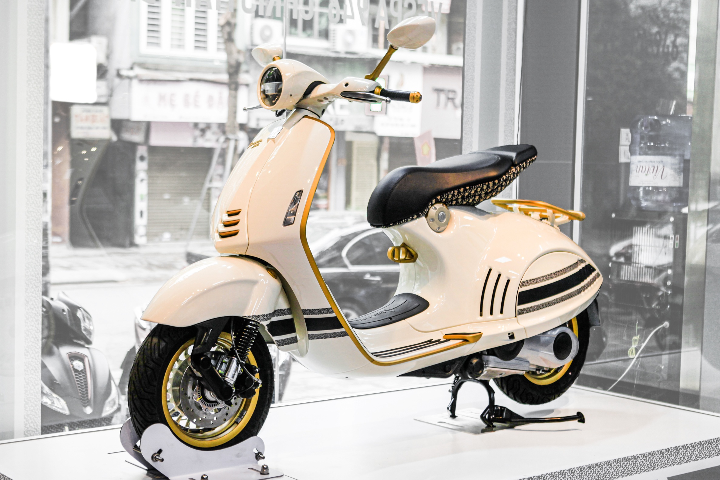 Vespa 946 va nhung phien ban dac biet tai Viet Nam hinh anh