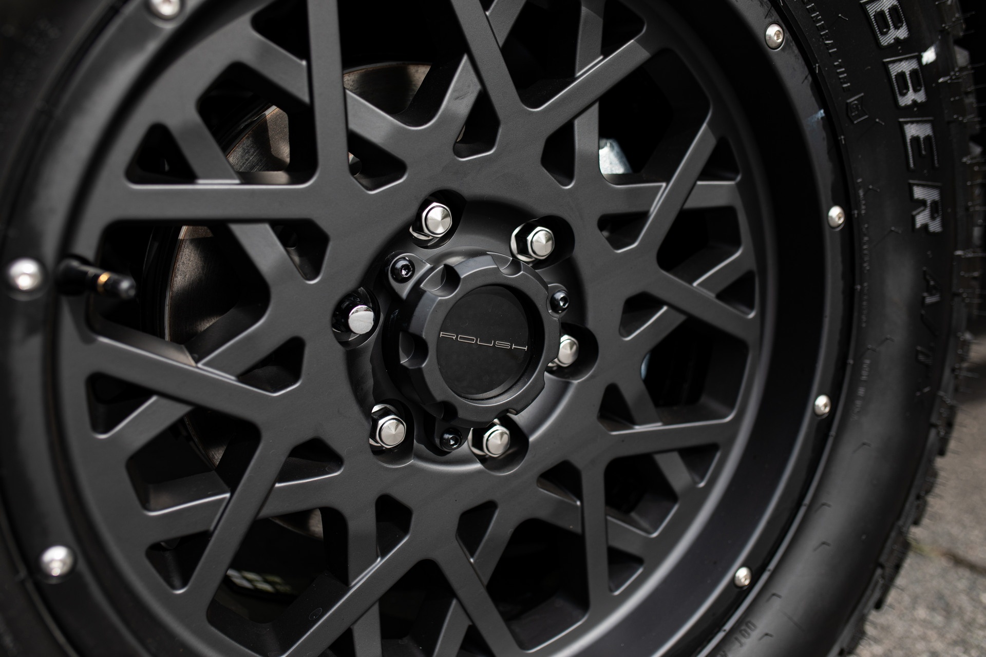 Ford Ranger voi goi do gia hon 13.000 USD anh 4