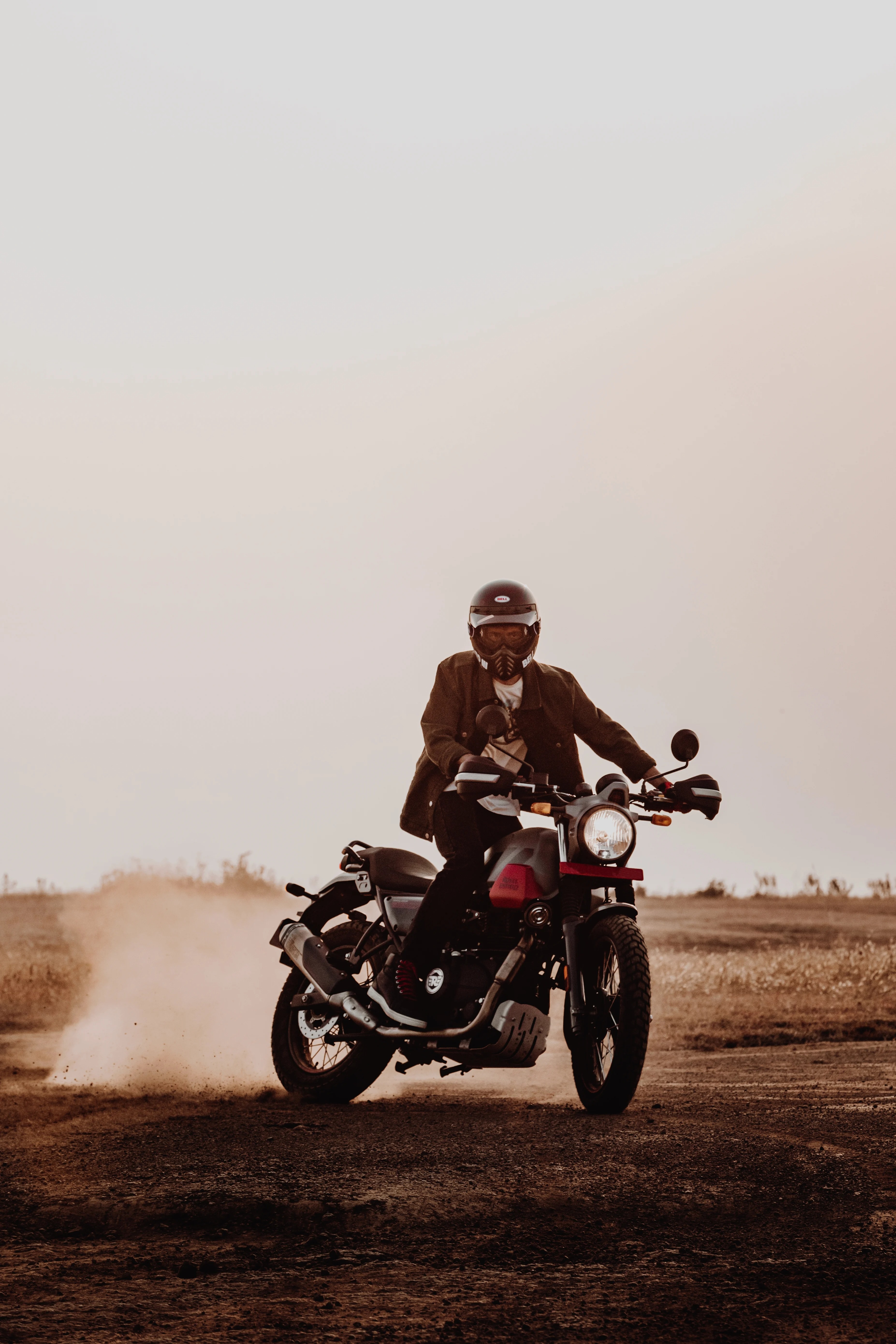 Royal Enfield Scram 411 ra mat anh 4