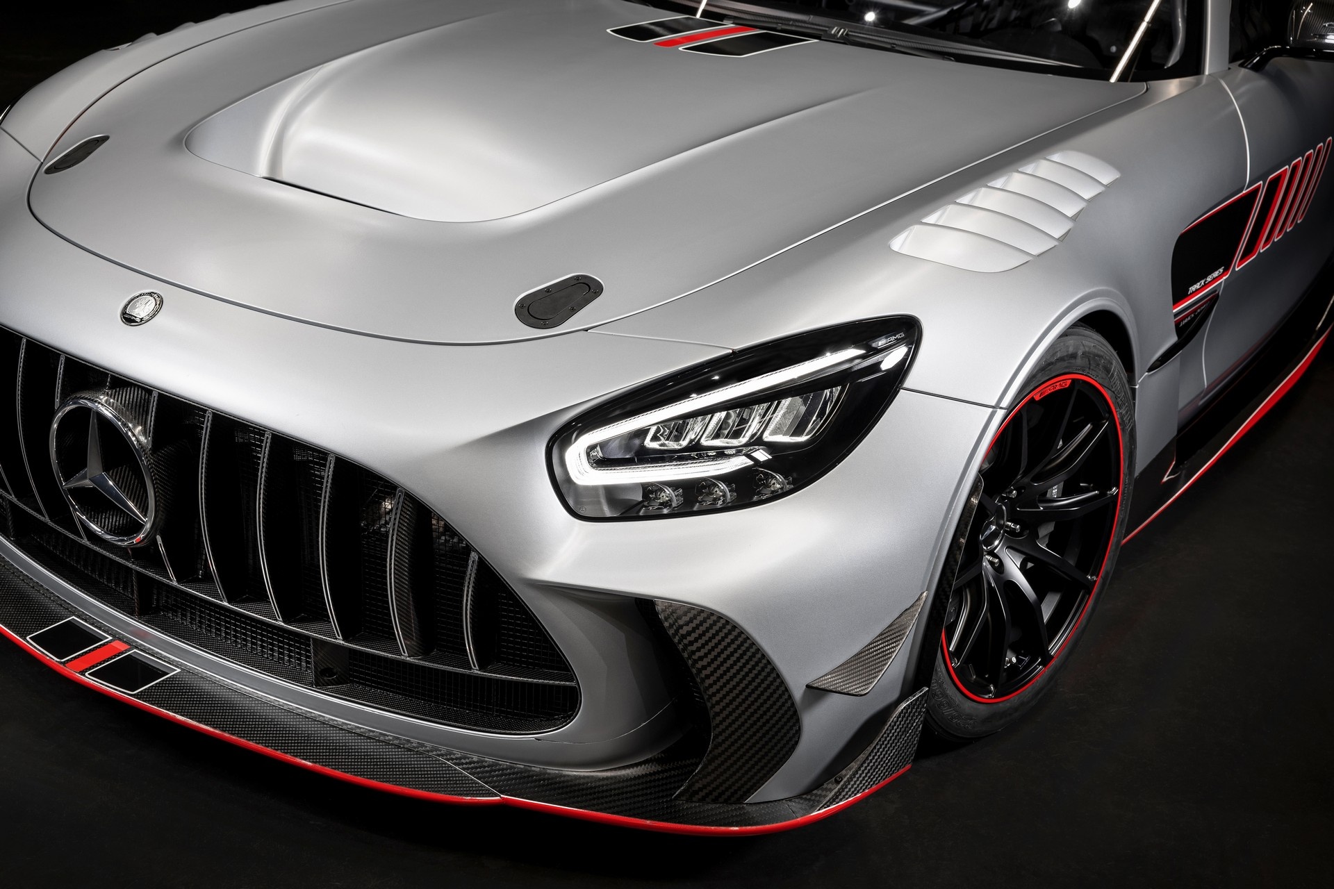 Can canh Mercedes-AMG GT Track Series anh 4
