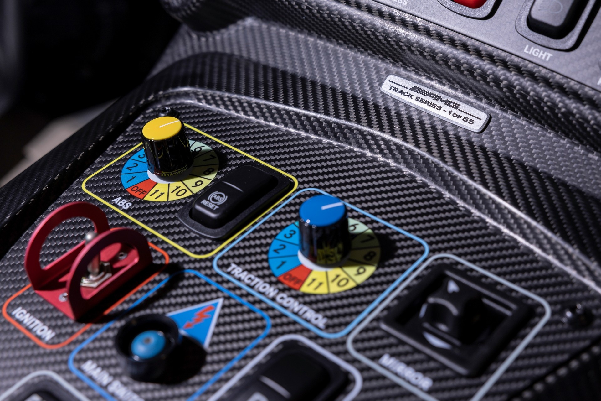 Can canh Mercedes-AMG GT Track Series anh 9