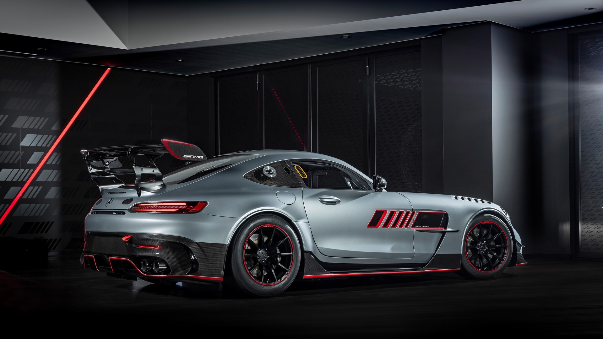 Can canh Mercedes-AMG GT Track Series anh 2