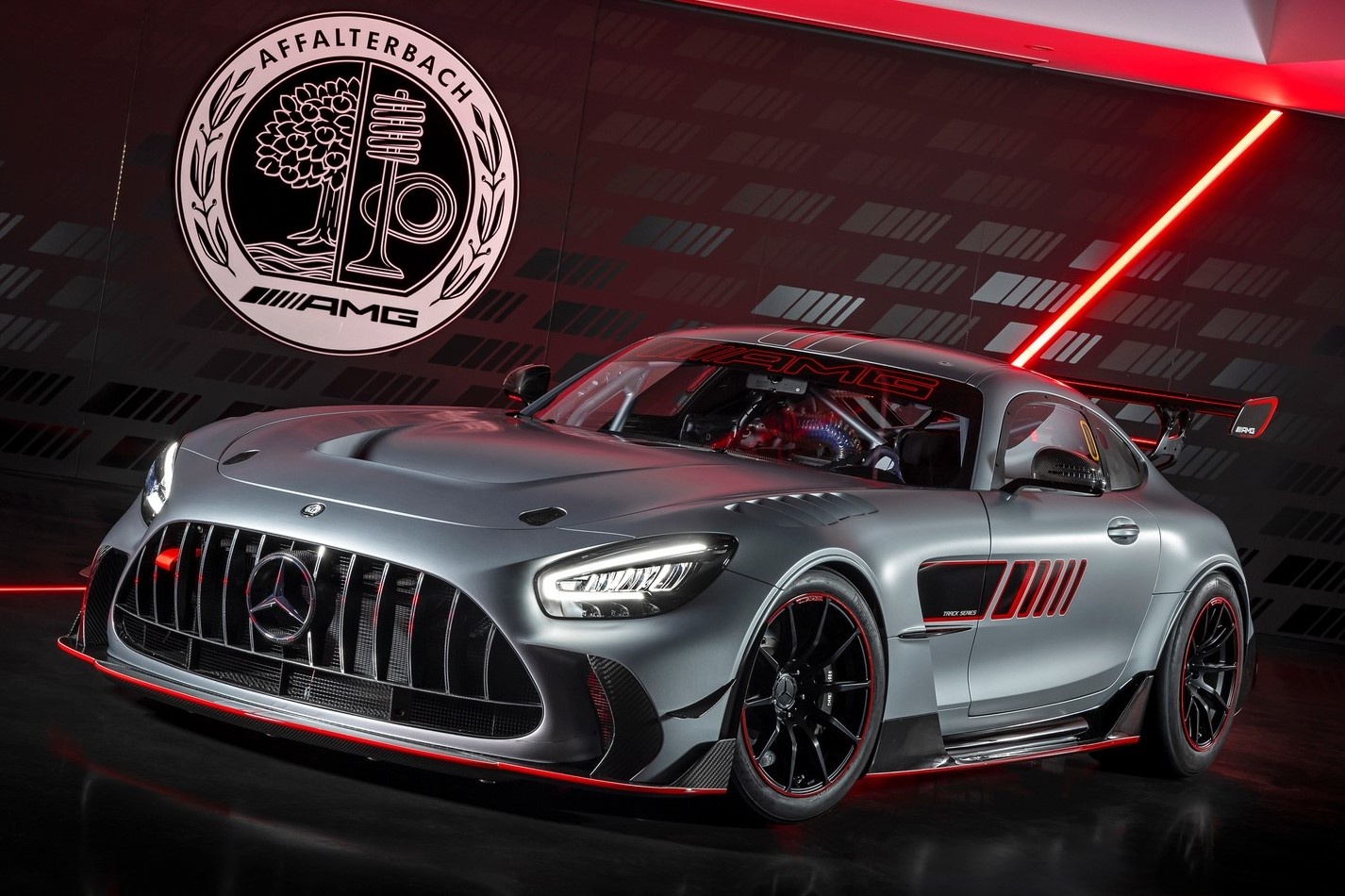 Can canh Mercedes-AMG GT Track Series gia hon 400.000 USD hinh anh