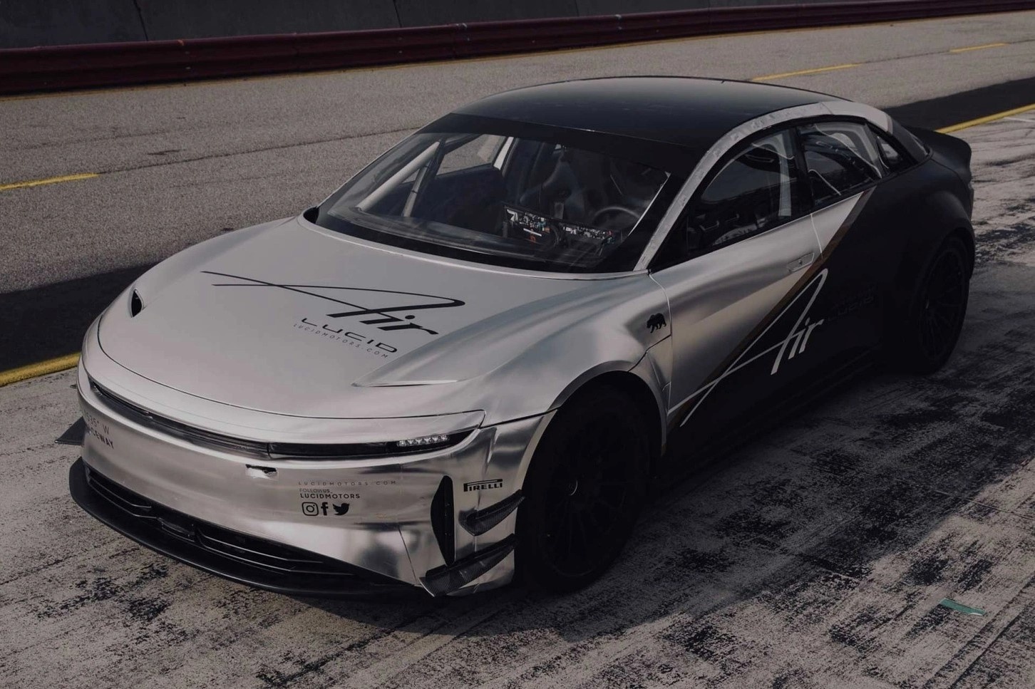 Hang xe dien hop tac voi cong ty sac cho phep khach hang sac mien phi anh 1