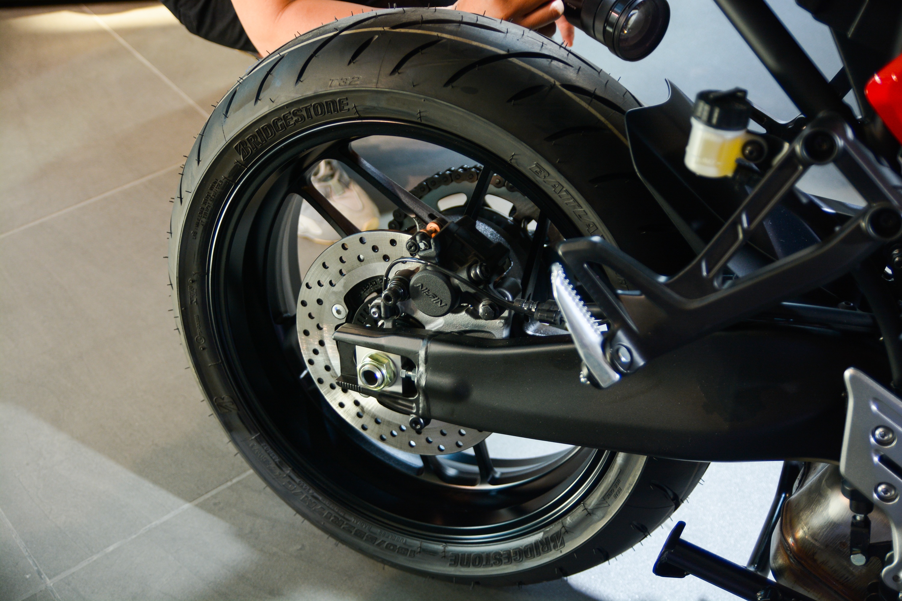 Can canh Yamaha Tracer 9 anh 10