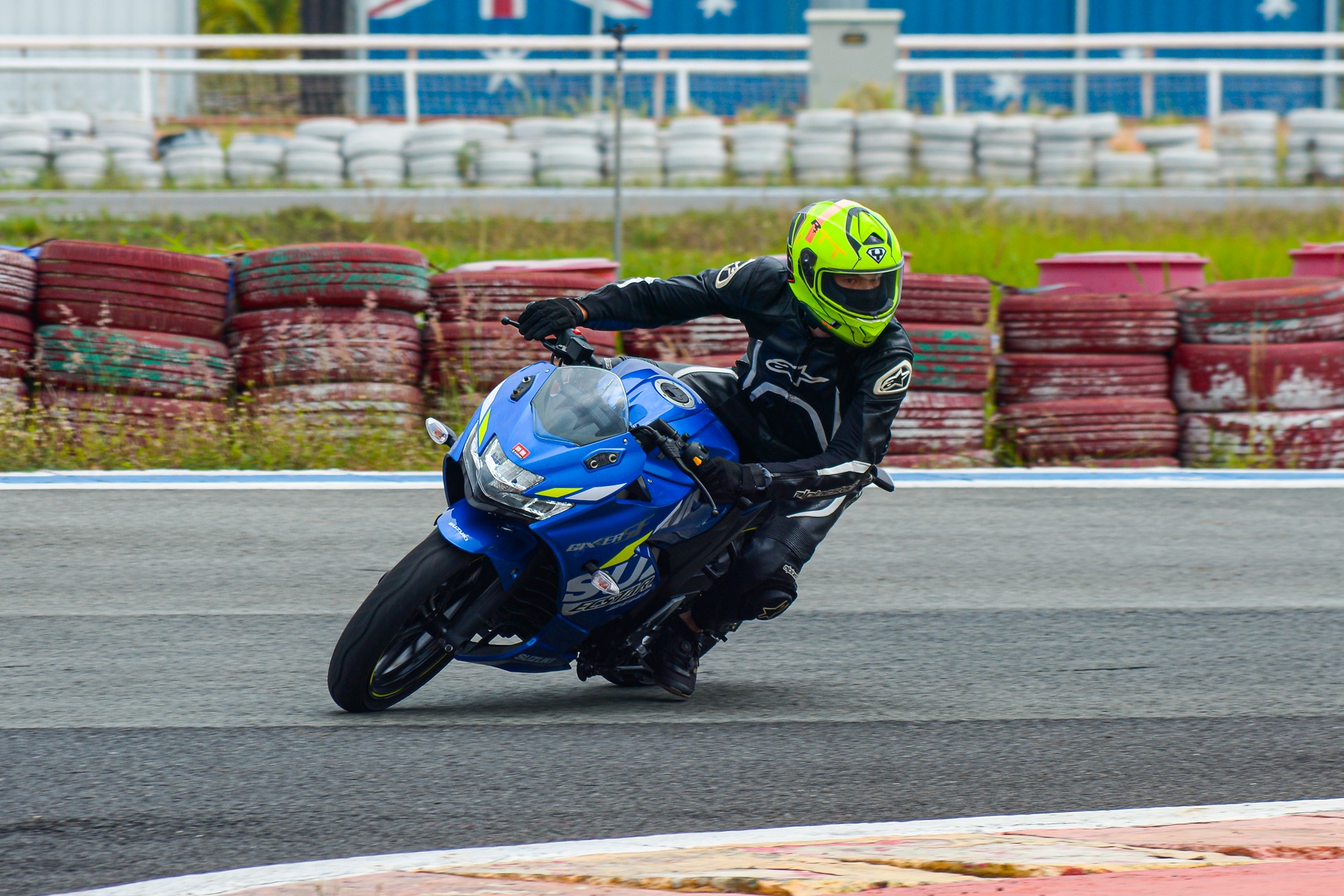 Trai nghiem Suzuki Gixxer SF250 tren san dua chuyen nghiep anh 2