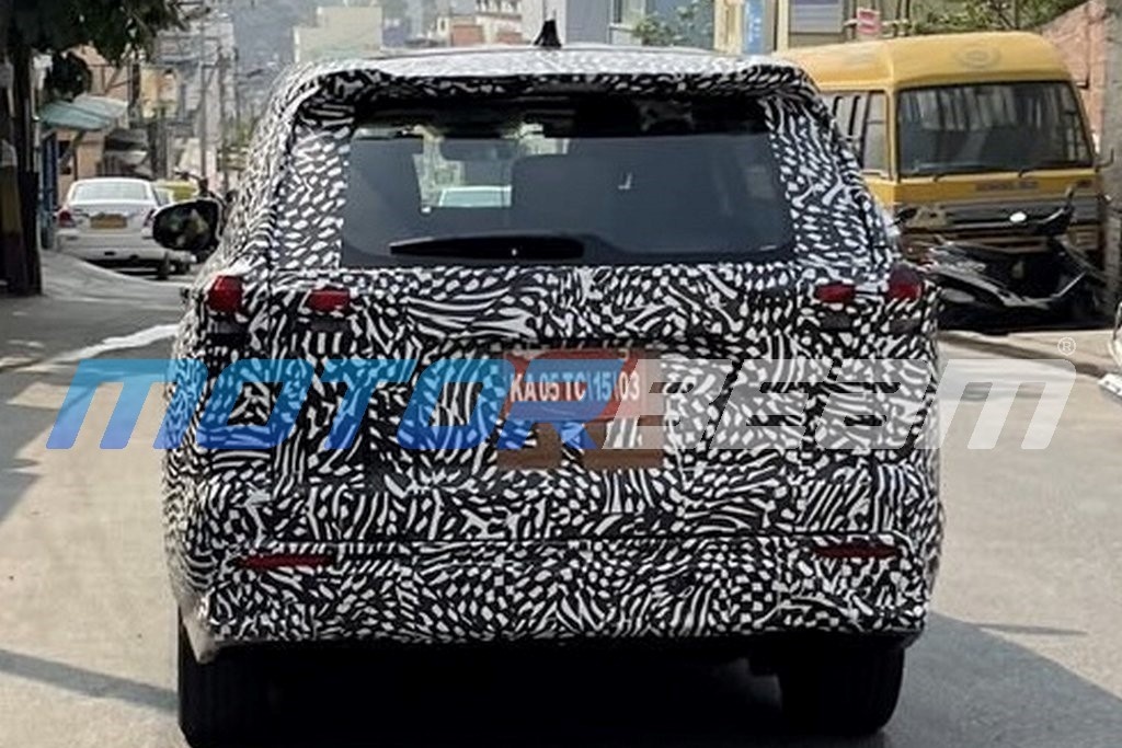 Toyota Innova the he moi lo anh chay thu hinh anh