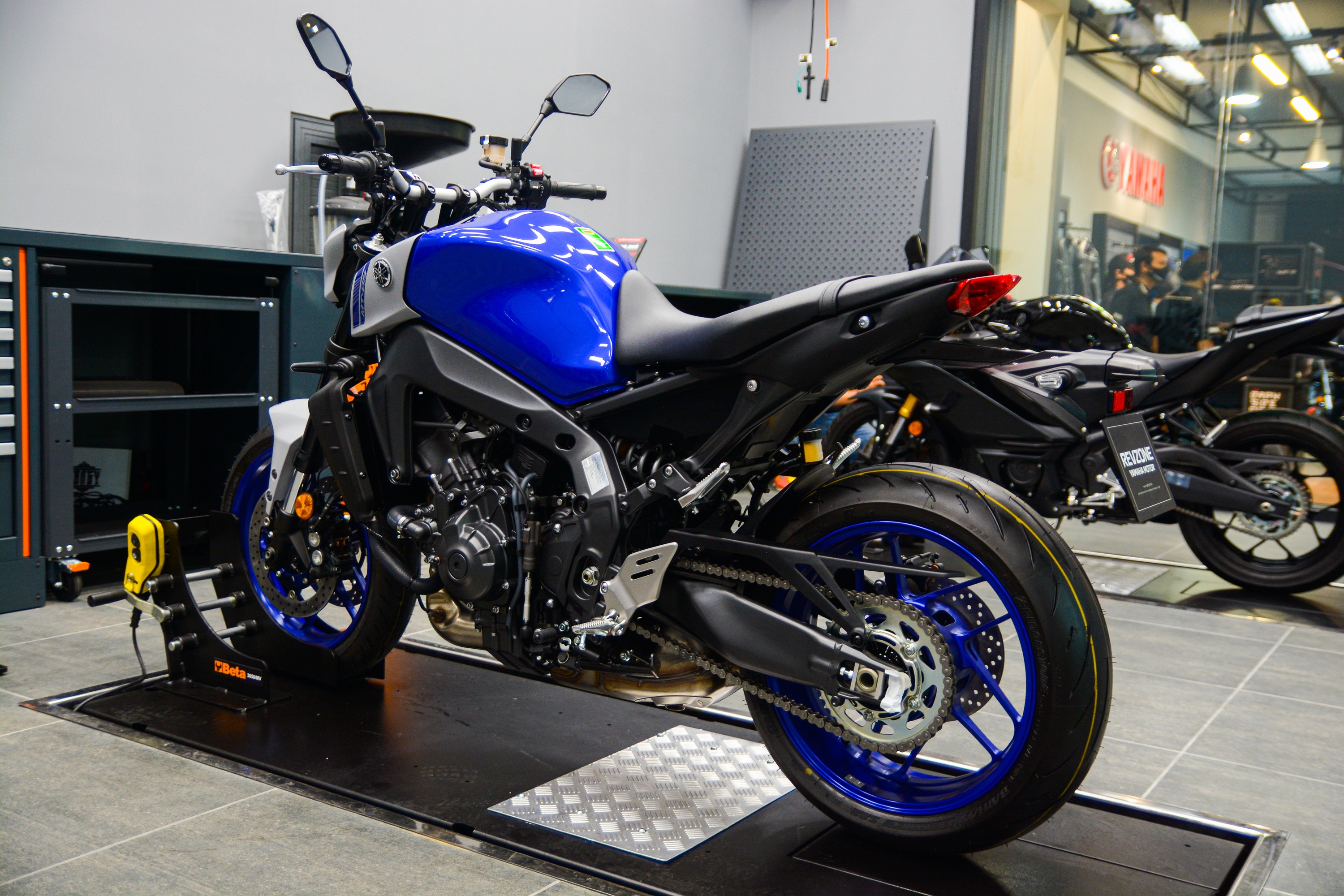 Yamaha MT-09 phân phối chính hãng có gì đặc biệt ảnh 10 Yamaha MT-09 phan phoi chinh hang co gi dac biet anh 10