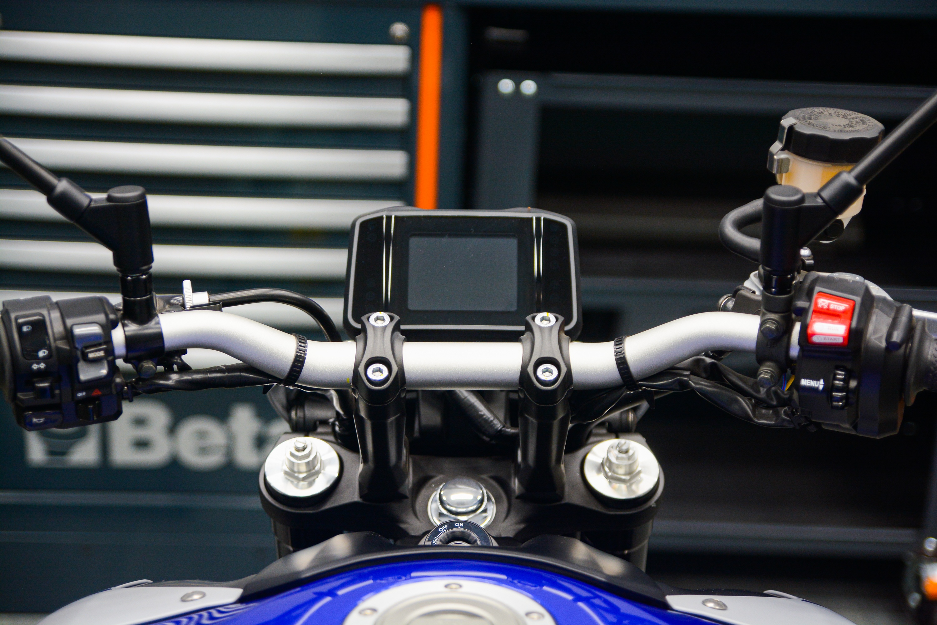 Yamaha MT-09 phân phối chính hãng có gì đặc biệt ảnh 6 Yamaha MT-09 phan phoi chinh hang co gi dac biet anh 6