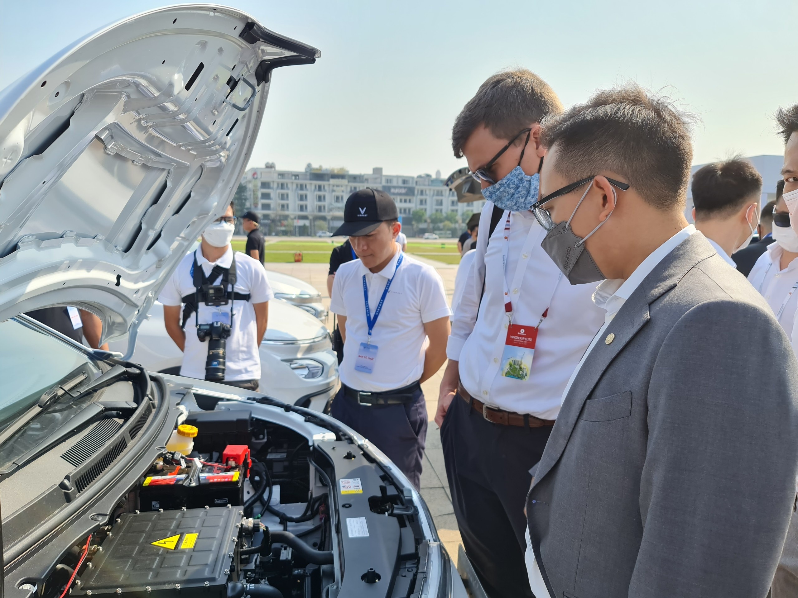 100 oto dien VinFast VF e34 hoi tu anh 9