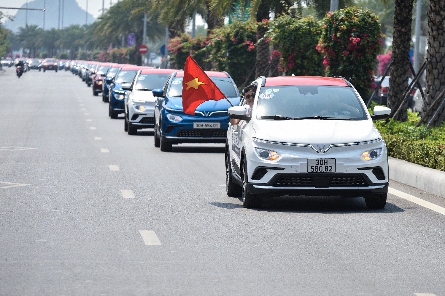 100 oto dien VinFast VF e34 hoi tu anh 12