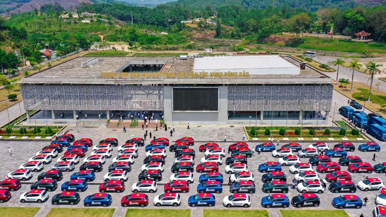 100 oto dien VinFast VF e34 hoi tu anh 14