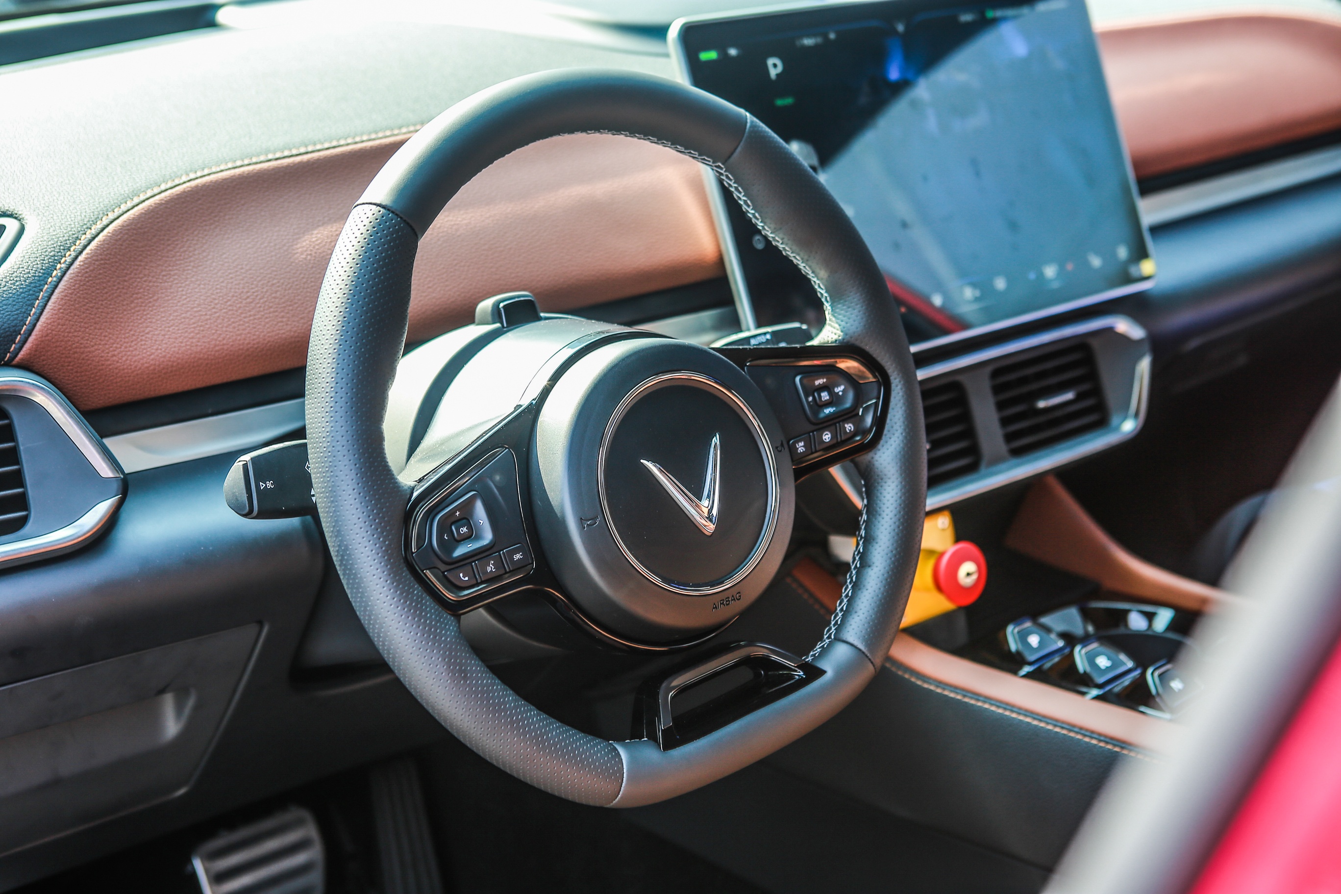 VinFast ban phu kien oto, tap trung cho xe dien hinh anh