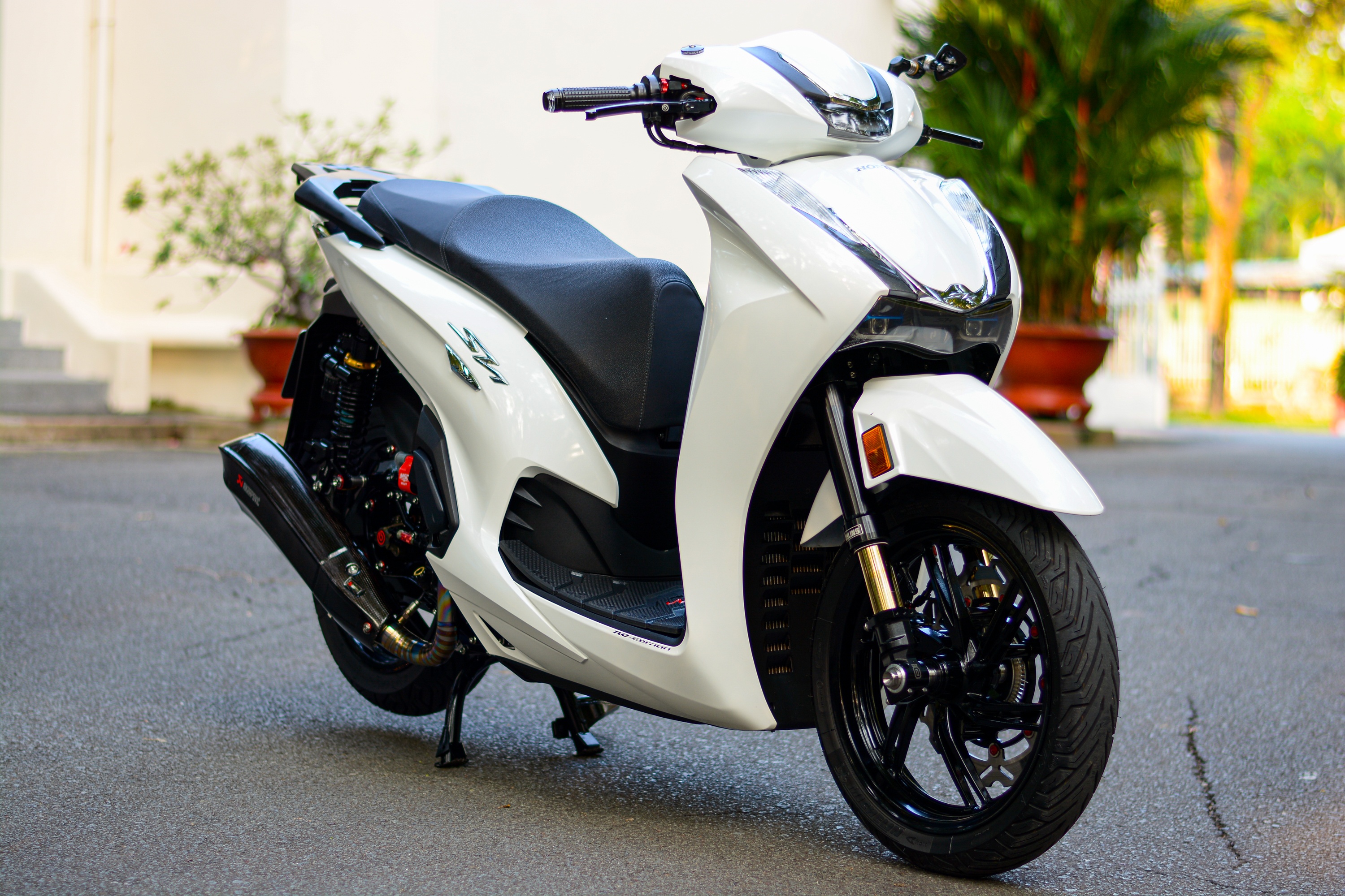 Can canh Honda SH 350i voi goi do hon nua ty dong hinh anh